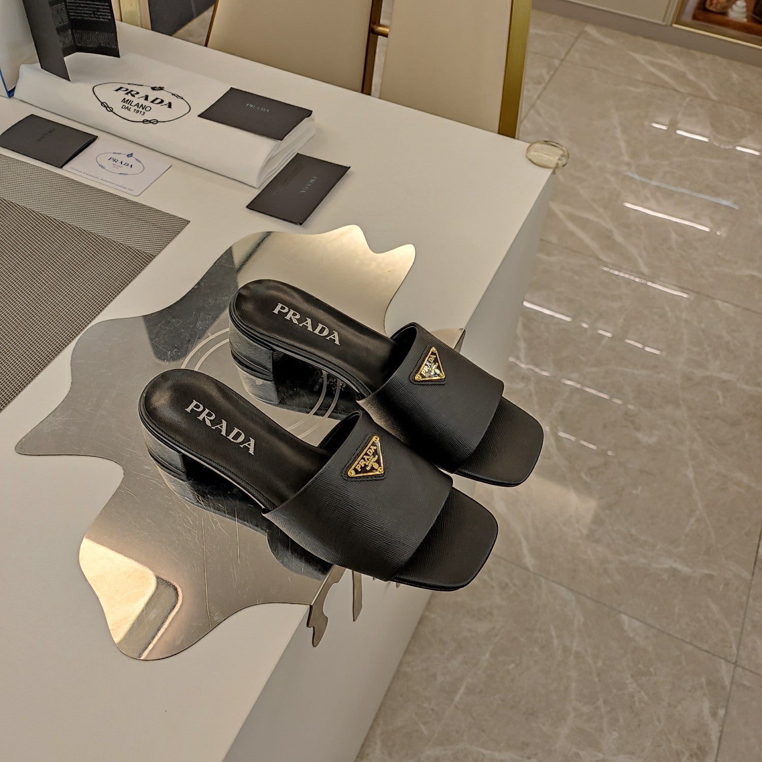 PRADA 26S OPEN TOE MULES 45MM IN BLACK SAFFIANO CALFSKIN WITH LOGO