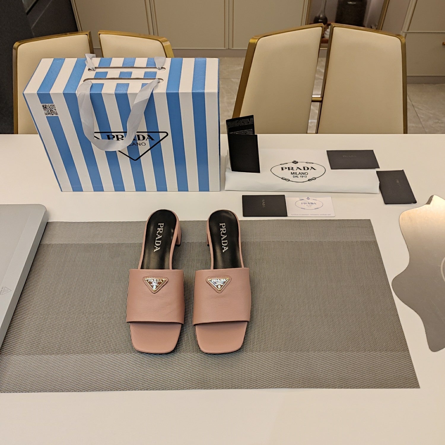 PRADA 26S OPEN TOE MULES 45MM IN BLUSH PINK SAFFIANO CALFSKIN WITH LOGO