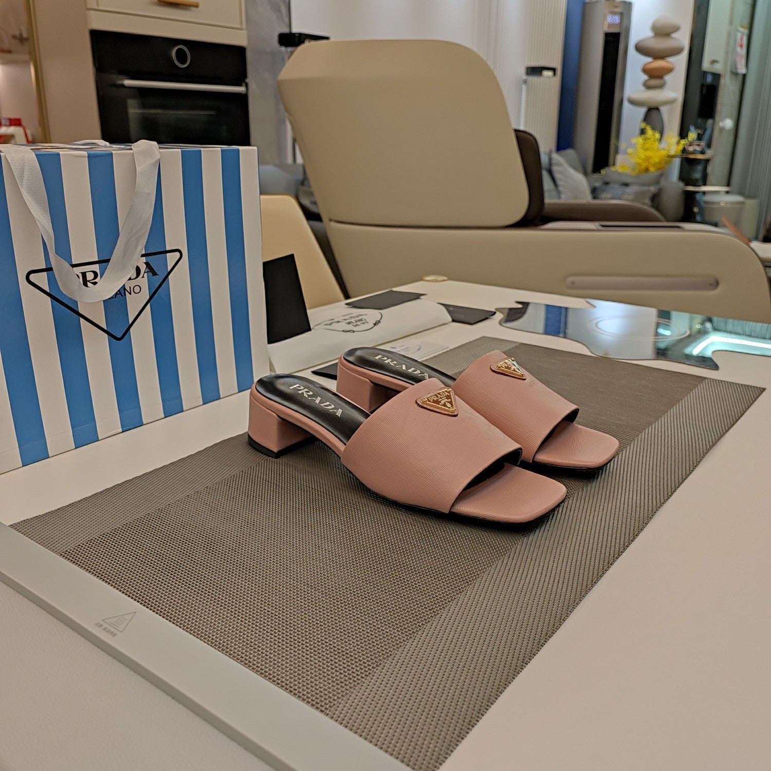 PRADA 26S OPEN TOE MULES 45MM IN BLUSH PINK SAFFIANO CALFSKIN WITH LOGO