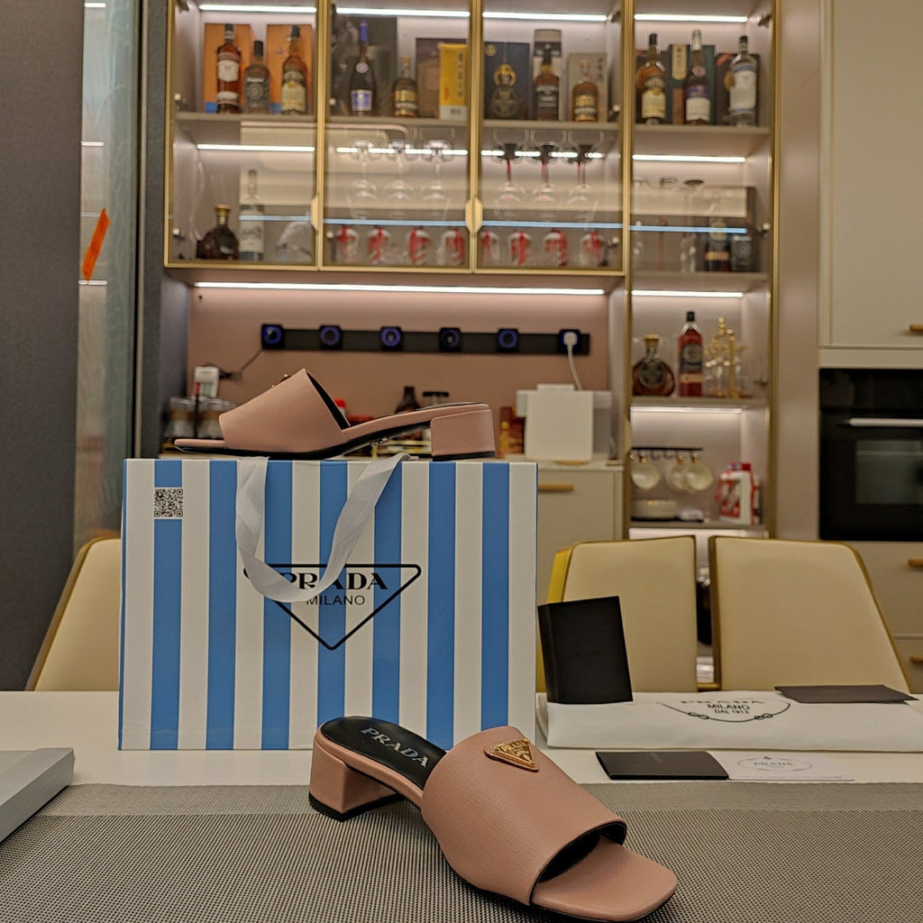 PRADA 26S OPEN TOE MULES 45MM IN BLUSH PINK SAFFIANO CALFSKIN WITH LOGO
