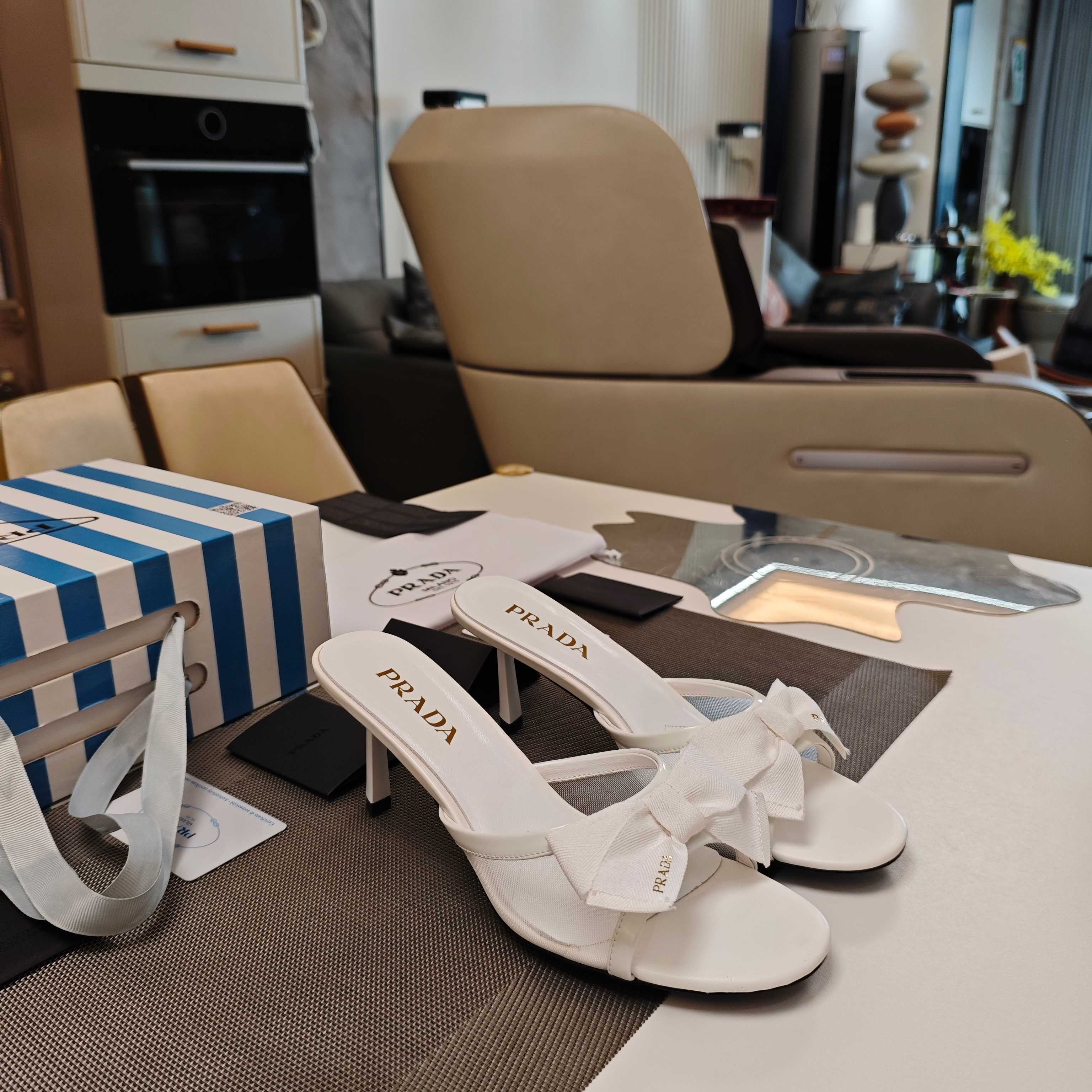 PRADA 26S HEEL MULE SANDALS 75MM IN WHITE CALFSKIN WITH BOW
