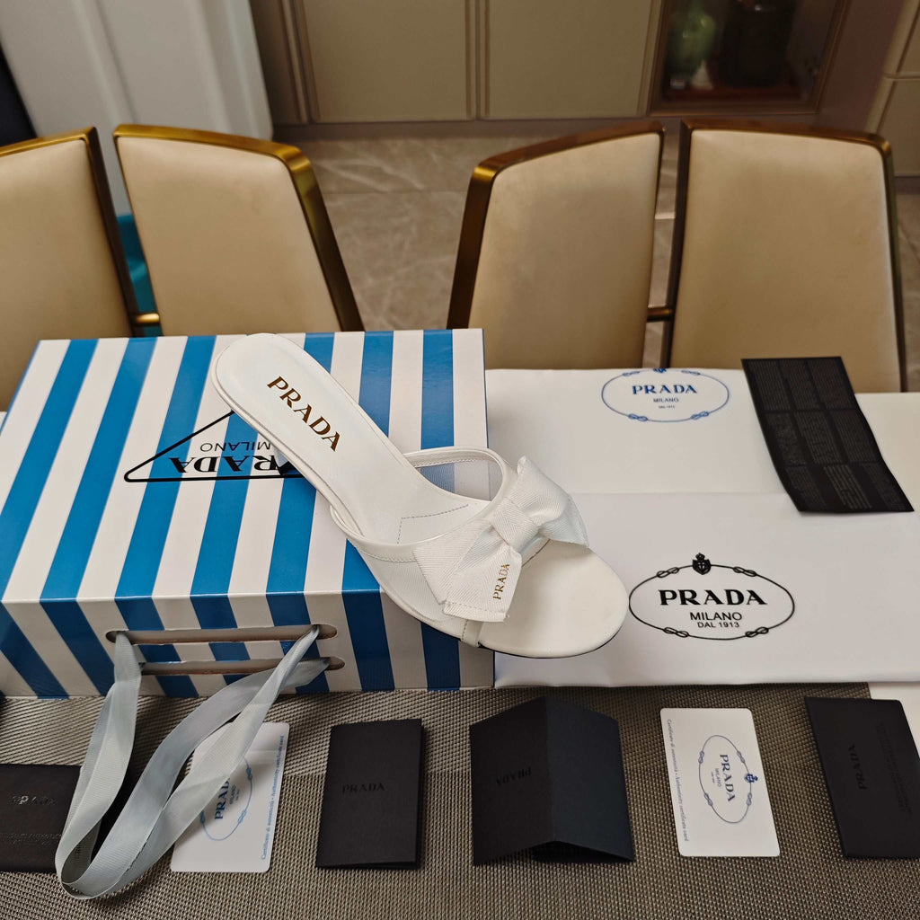 PRADA 26S HEEL MULE SANDALS 75MM IN WHITE CALFSKIN WITH BOW