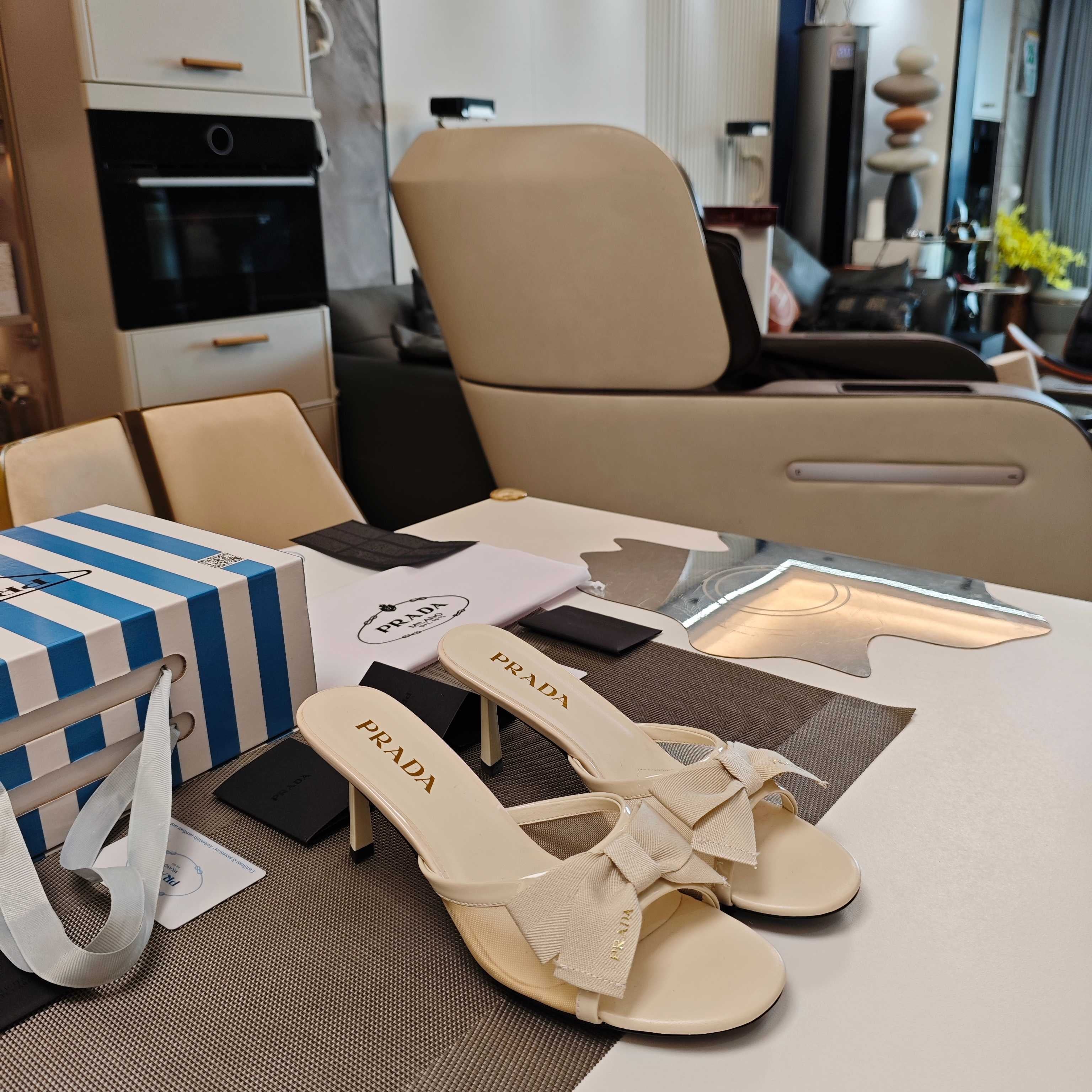 PRADA 26S HEEL MULE SANDALS 75MM IN IVORY WHITE CALFSKIN WITH BOW