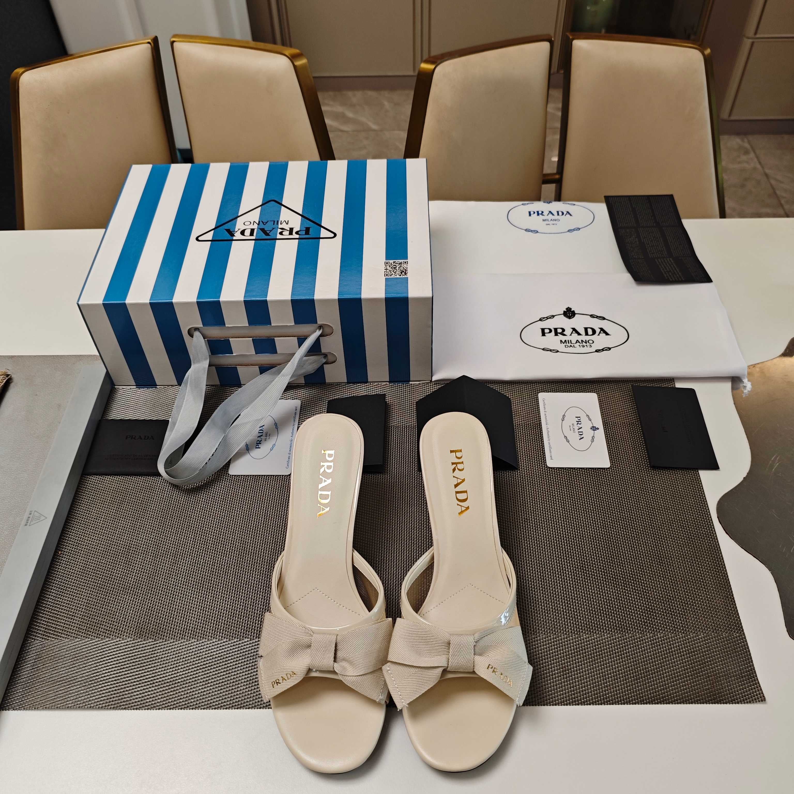 PRADA 26S HEEL MULE SANDALS 75MM IN IVORY WHITE CALFSKIN WITH BOW