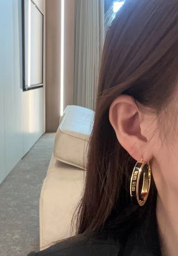 MIUMIU 26S LOGO HOOP EARRINGS IN BLACK ENAMEL AND GOLD TONE METAL 626893
