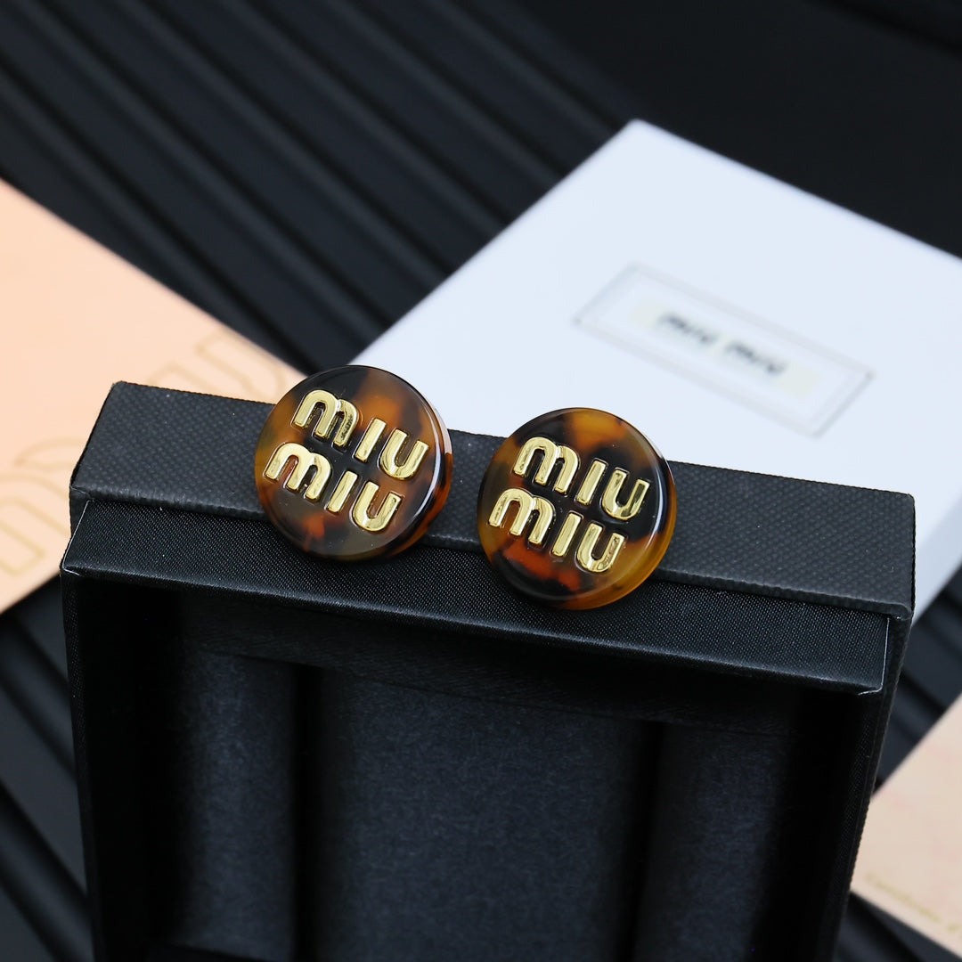 MIUMIU 26S ROUND LOGO STUD EARRINGS IN TORTOISE RESIN AND GOLD TONE METAL 633793