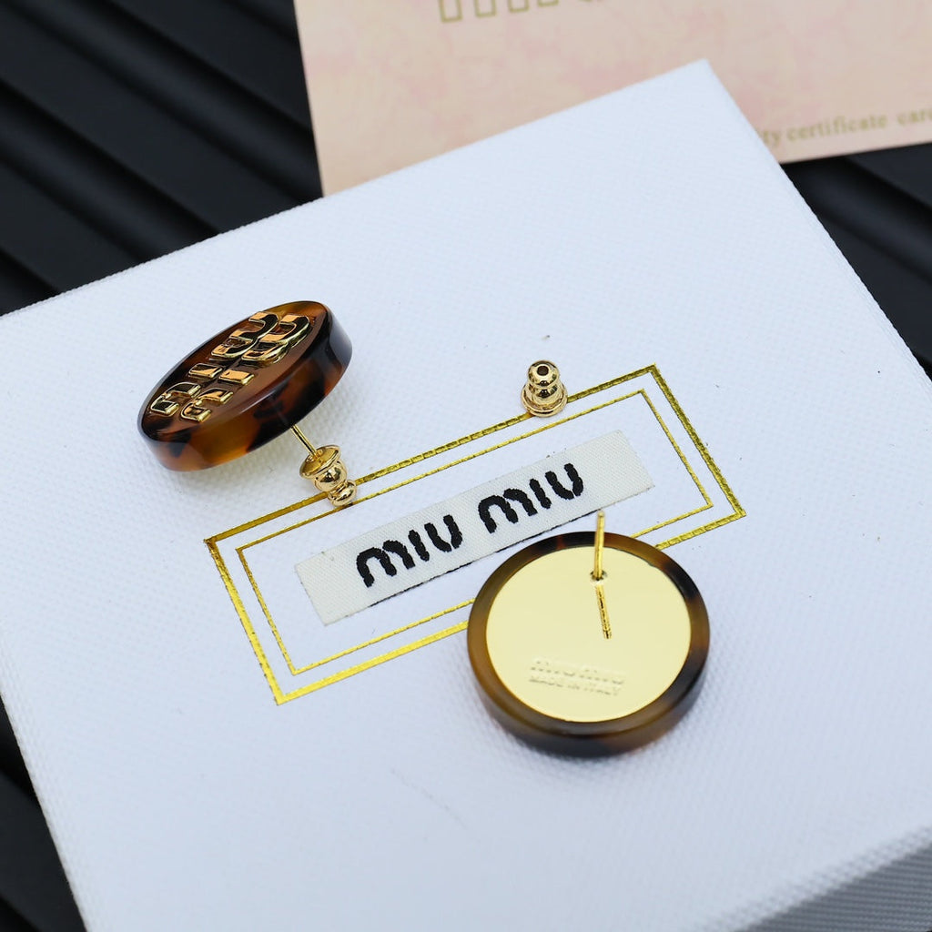 MIUMIU 26S ROUND LOGO STUD EARRINGS IN TORTOISE RESIN AND GOLD TONE METAL 633793