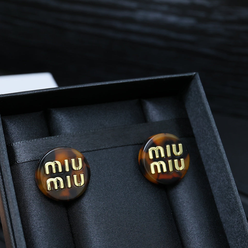 MIUMIU 26S ROUND LOGO STUD EARRINGS IN TORTOISE RESIN AND GOLD TONE METAL 633793