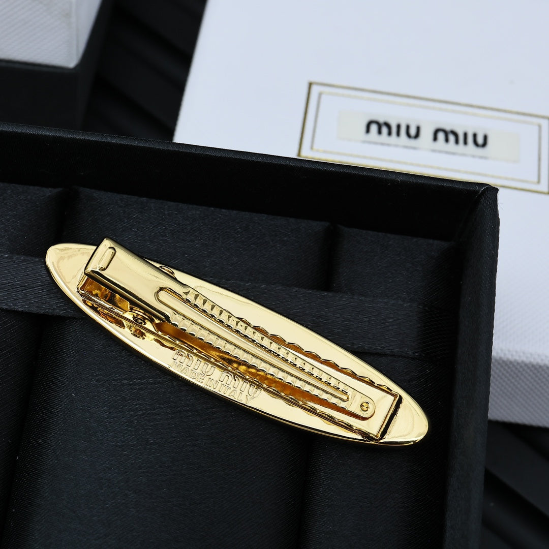 MIUMIU 26S CRYSTAL LOGO HAIR CLIP IN BLACK ENAMEL AND GOLD TONE METAL 626894