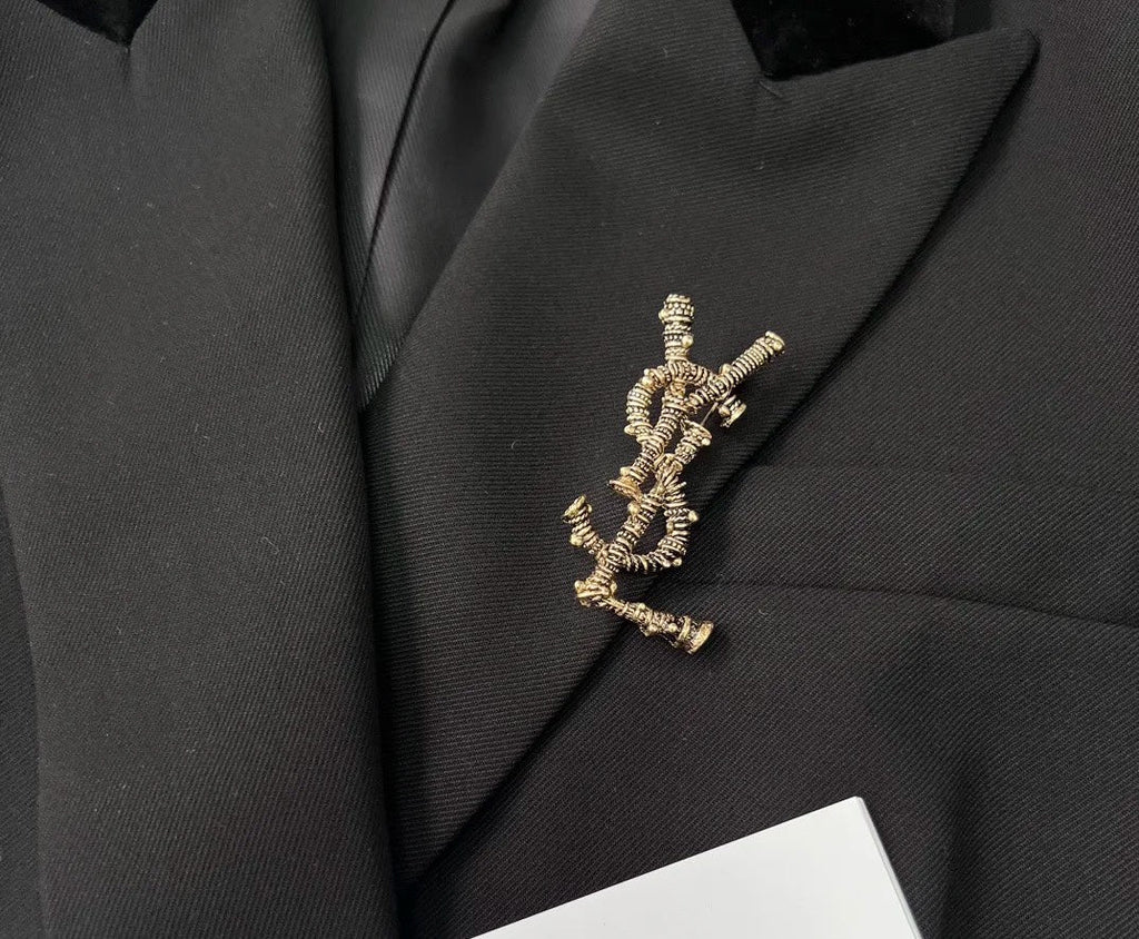 YSL 26S ORNATE TEXTURED MONOGRAM BROOCH IN ANTIQUE GOLD TONE METAL 617587