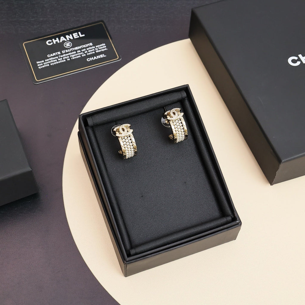 CHANEL 26S DOUBLE C LOGO PEARL & CRYSTAL HOOP EARRINGS IN GOLD METAL 630028
