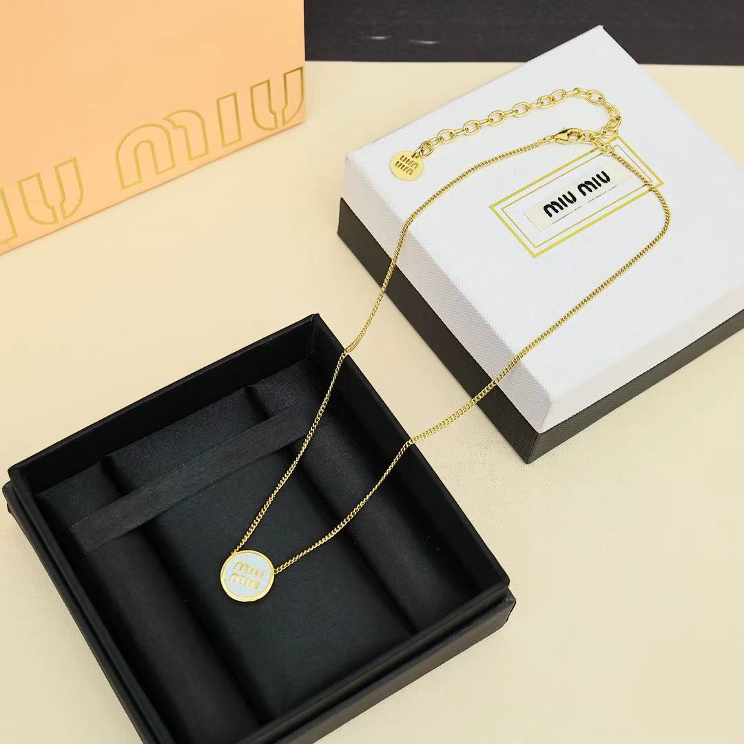 MIUMIU 26S ROUND LOGO PENDANT NECKLACE IN WHITE ENAMEL AND GOLD TONE METAL 612608