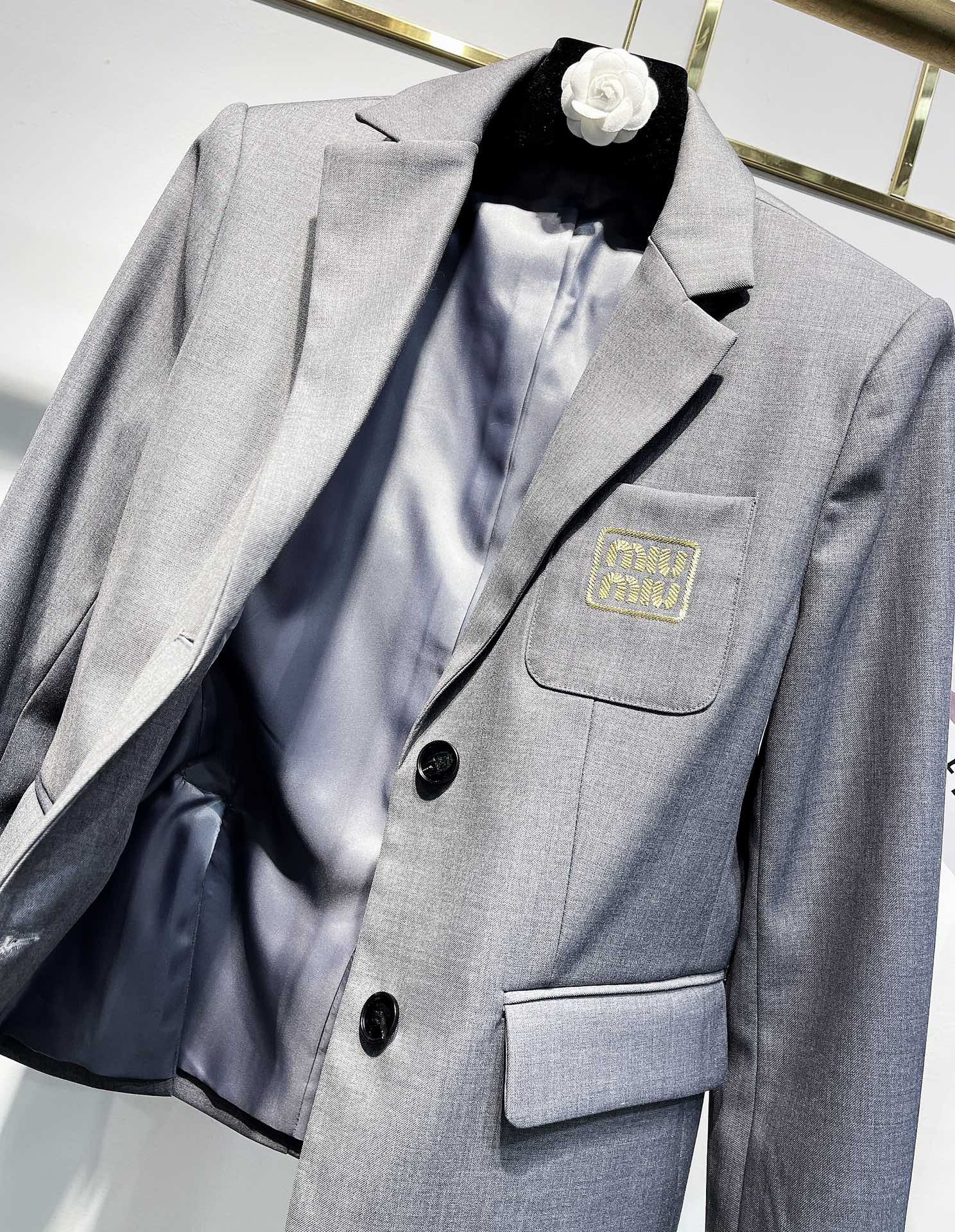 MIUMIU BLAZER STYLE 597