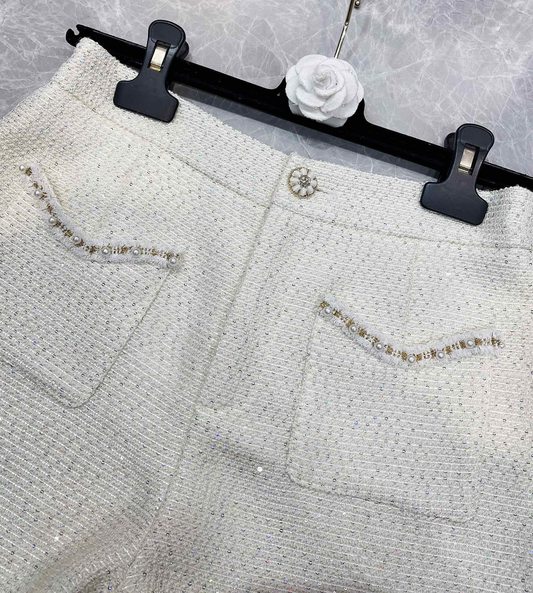 MIUMIU SHORTS STYLE 594