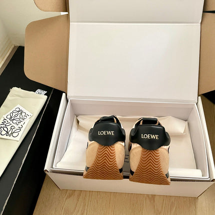 LOEWE 26S FLOW RUNNER SNEAKER IN LIGHT BROWN SUEDE AND BLACK SHEEPSKIN
