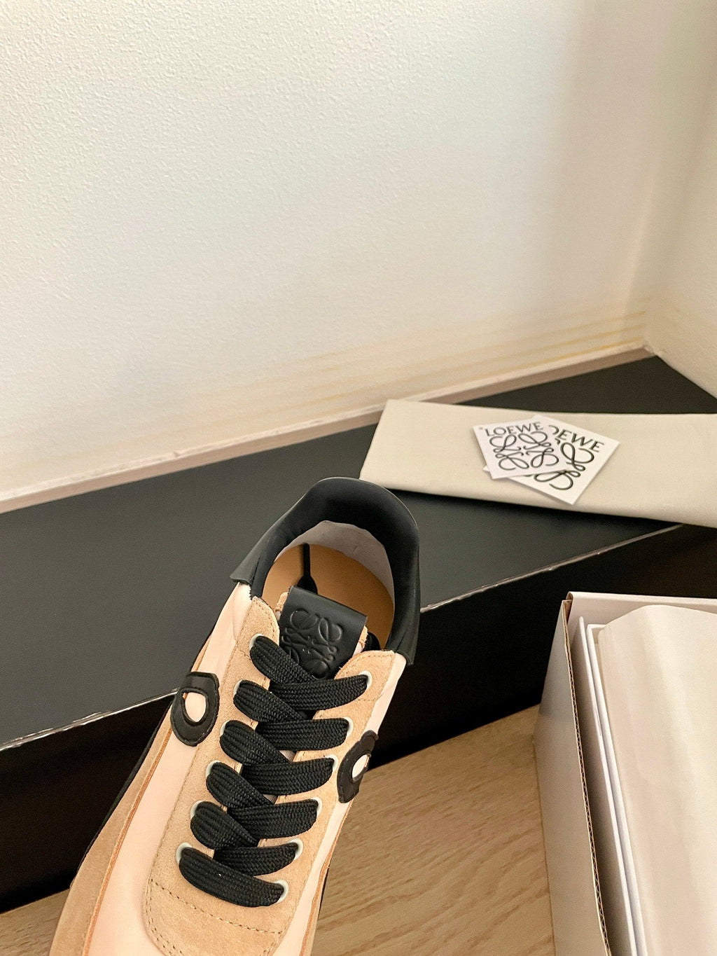 LOEWE 26S FLOW RUNNER SNEAKER IN LIGHT BROWN SUEDE AND BLACK SHEEPSKIN