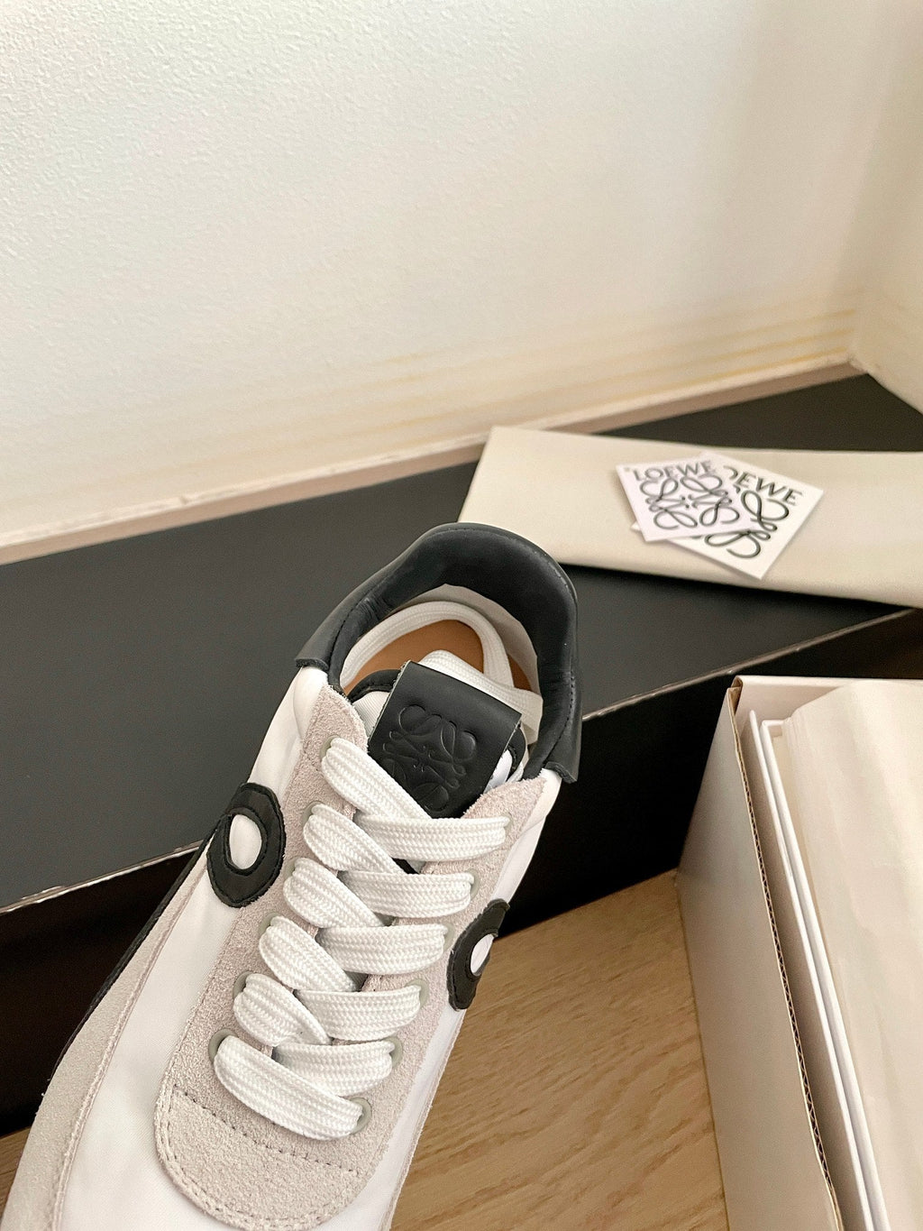 LOEWE 26S FLOW RUNNER SNEAKER IN LIGHT GRAY SUEDE AND BLACK SHEEPSKIN