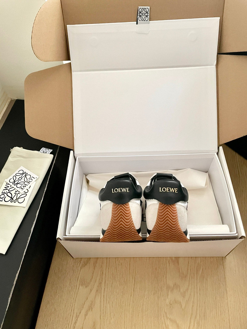 LOEWE 26S FLOW RUNNER SNEAKER IN LIGHT GRAY SUEDE AND BLACK SHEEPSKIN