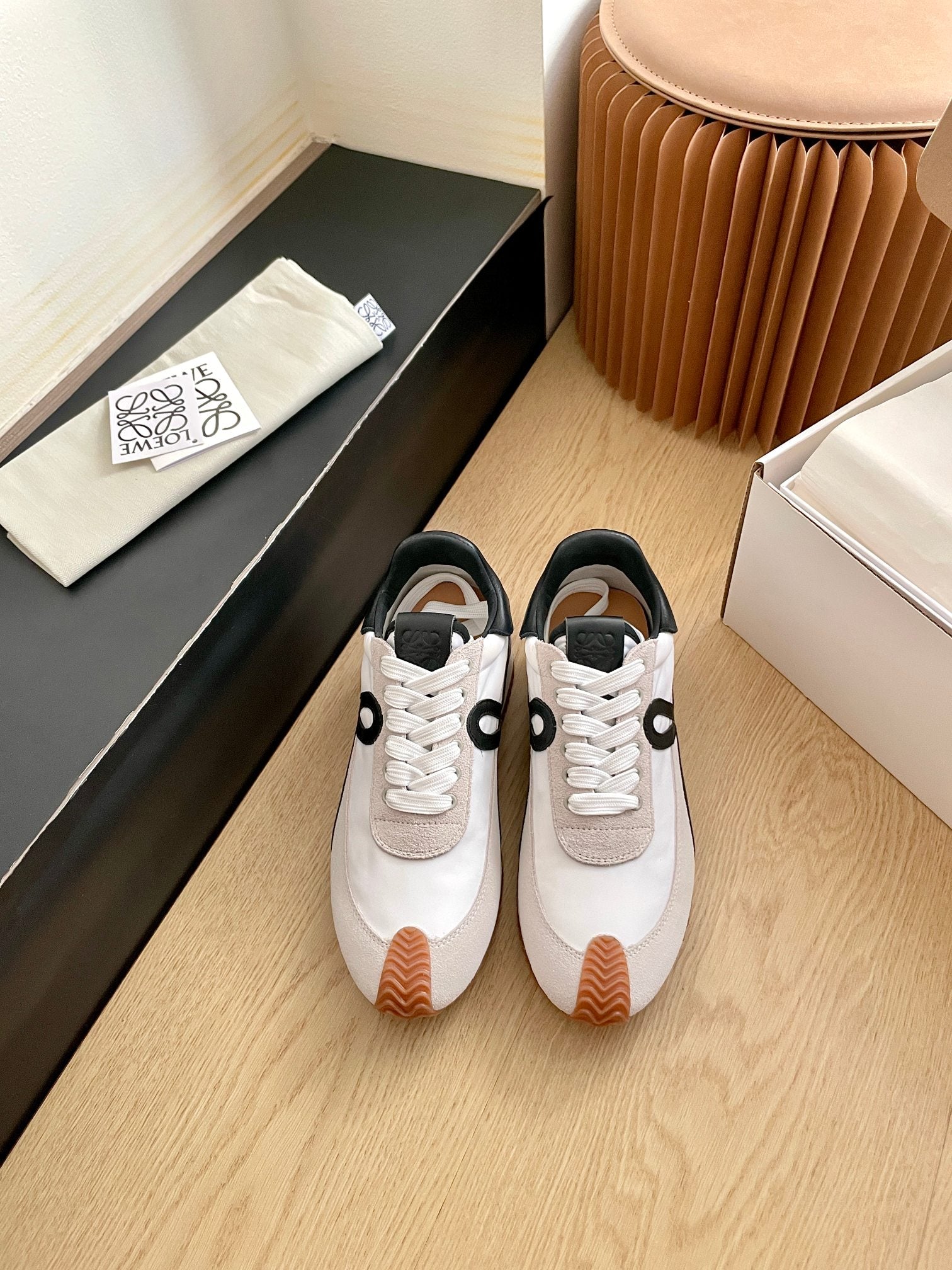 LOEWE 26S FLOW RUNNER SNEAKER IN LIGHT GRAY SUEDE AND BLACK SHEEPSKIN