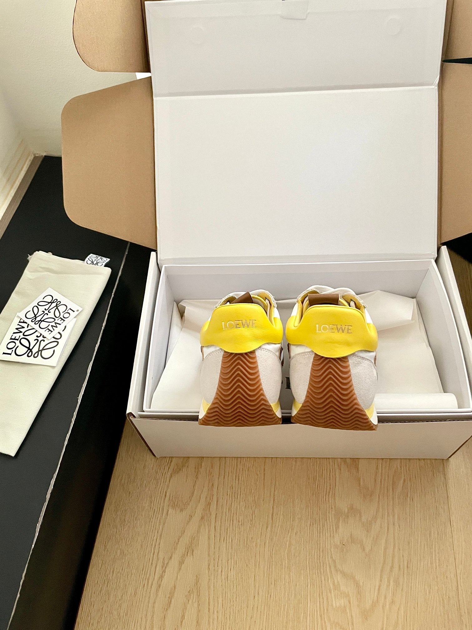 LOEWE 26S FLOW RUNNER SNEAKER IN LIGHT GRAY SUEDE AND YELLOW SHEEPSKIN