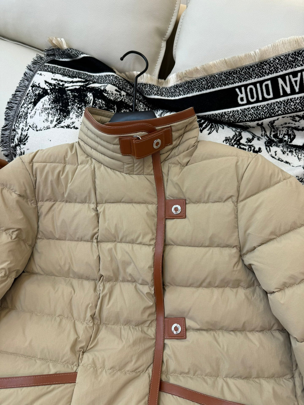 BURBERRY 25S SHORT DOWN JACKET 190