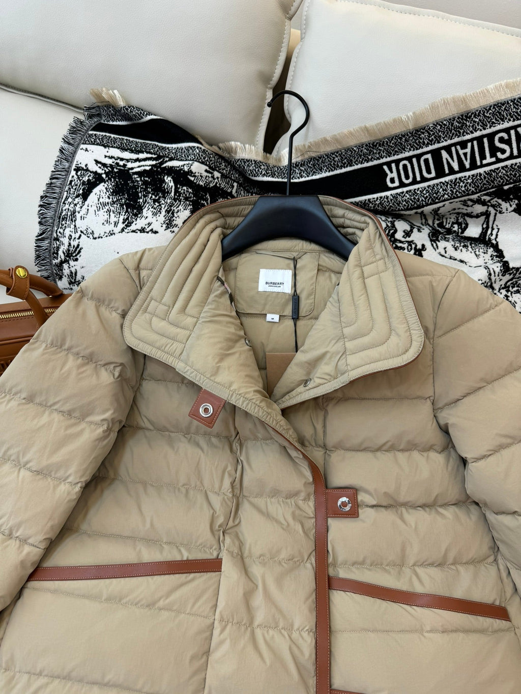 BURBERRY 25S SHORT DOWN JACKET 190