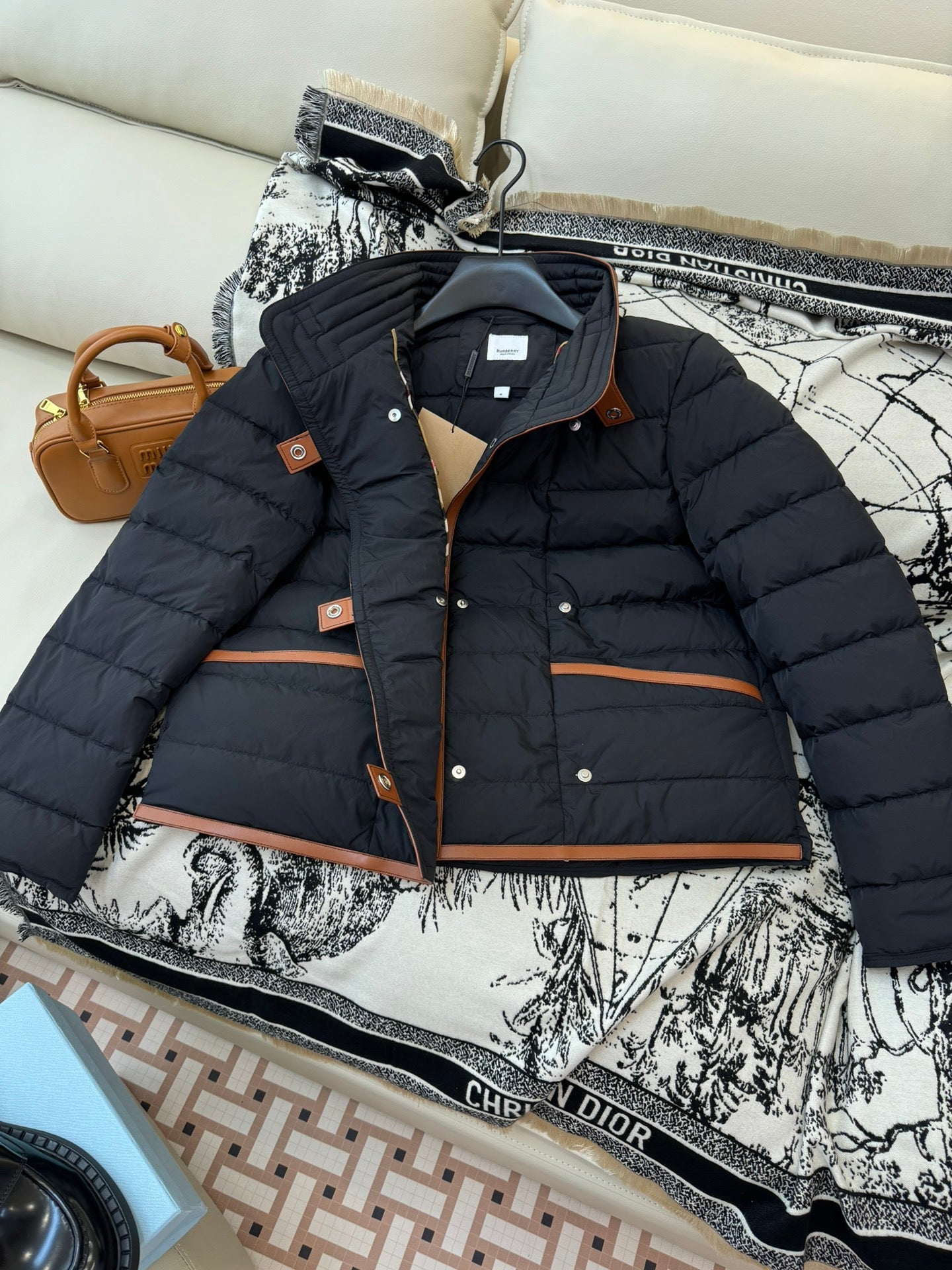 BURBERRY 25S SHORT DOWN JACKET 191