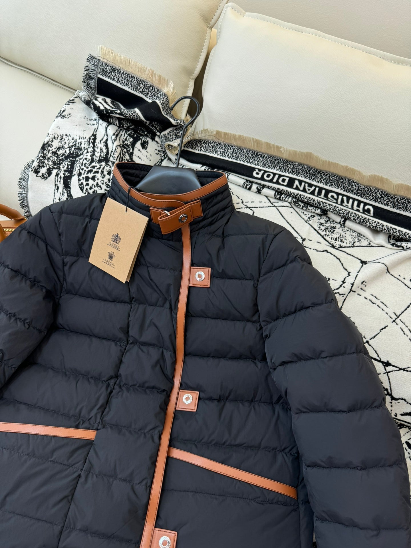 BURBERRY 25S SHORT DOWN JACKET 191