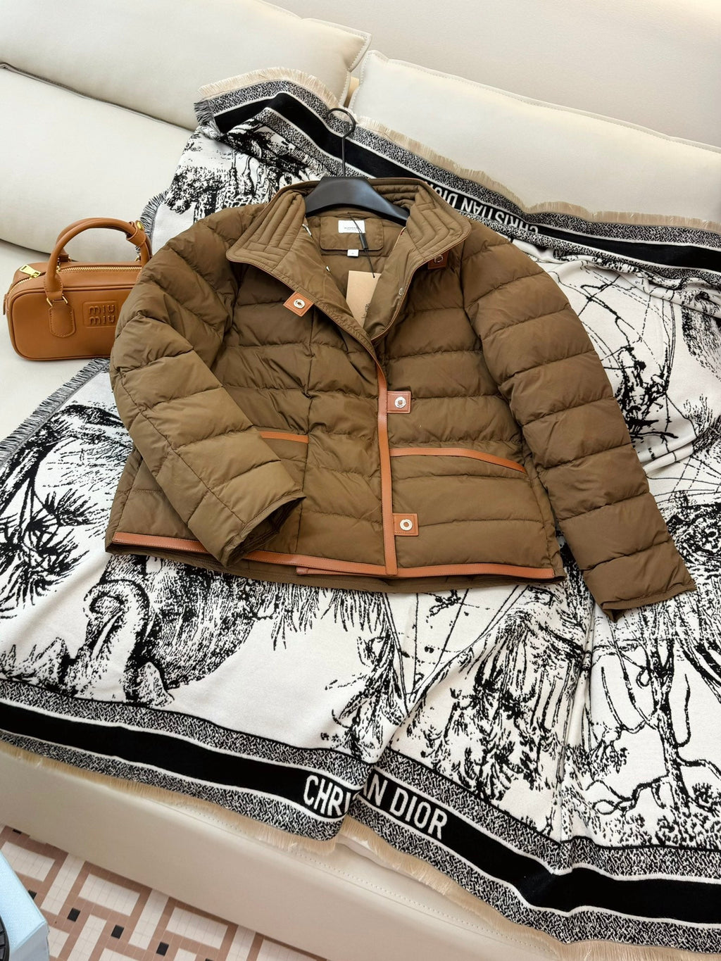 BURBERRY 25S SHORT DOWN JACKET 192