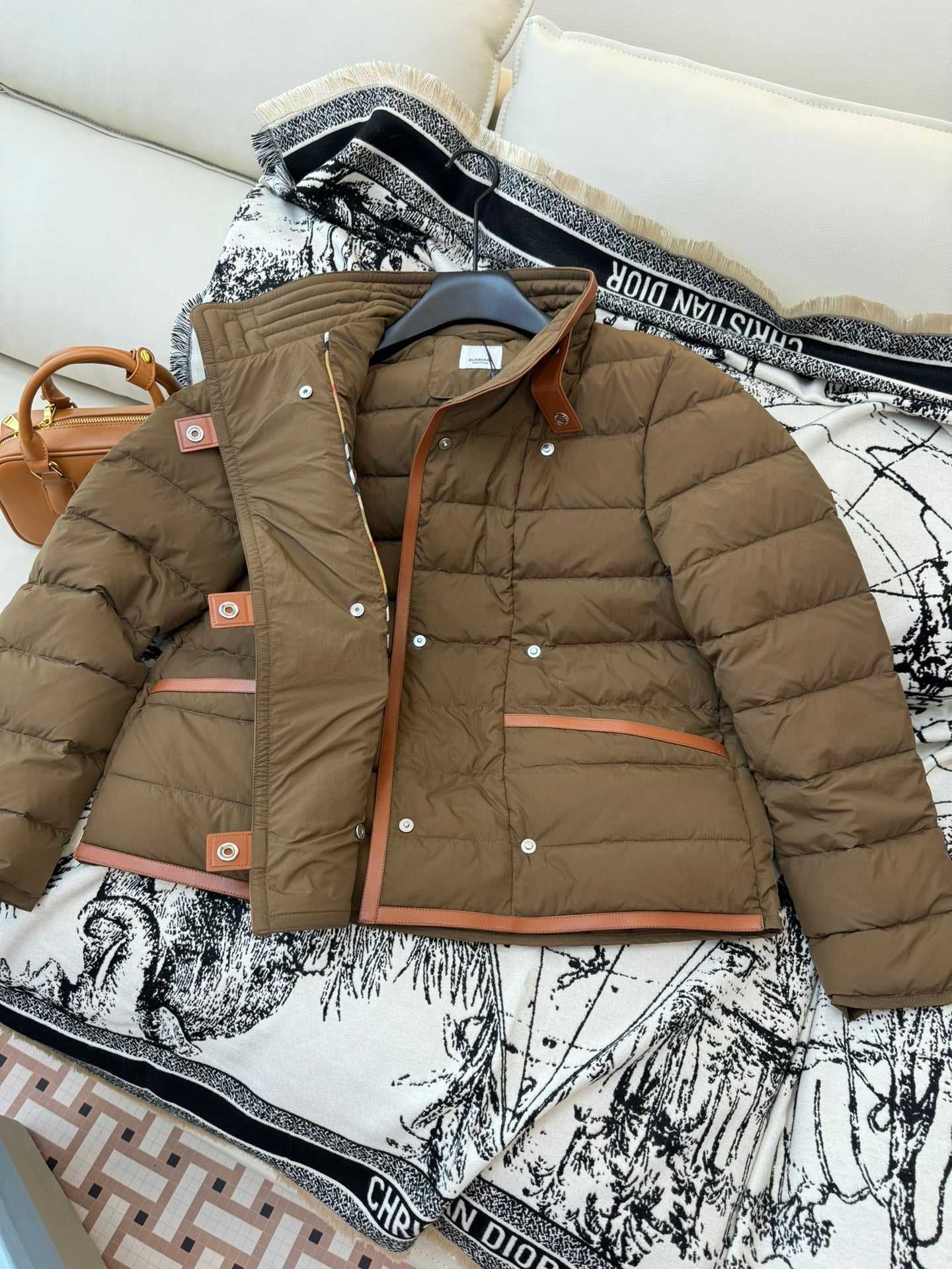 BURBERRY 25S SHORT DOWN JACKET 192