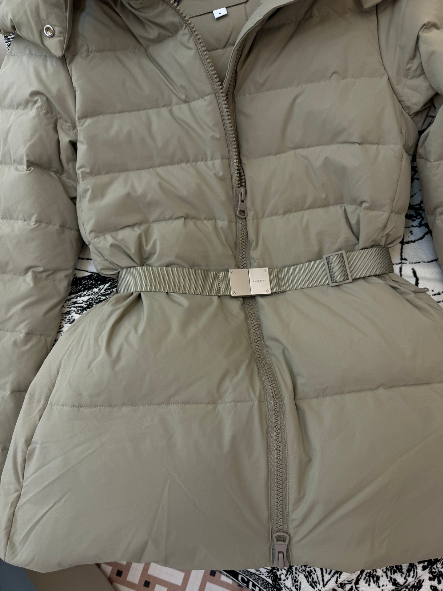 BURBERRY 25S MID-LENGTH DOWN COAT 170