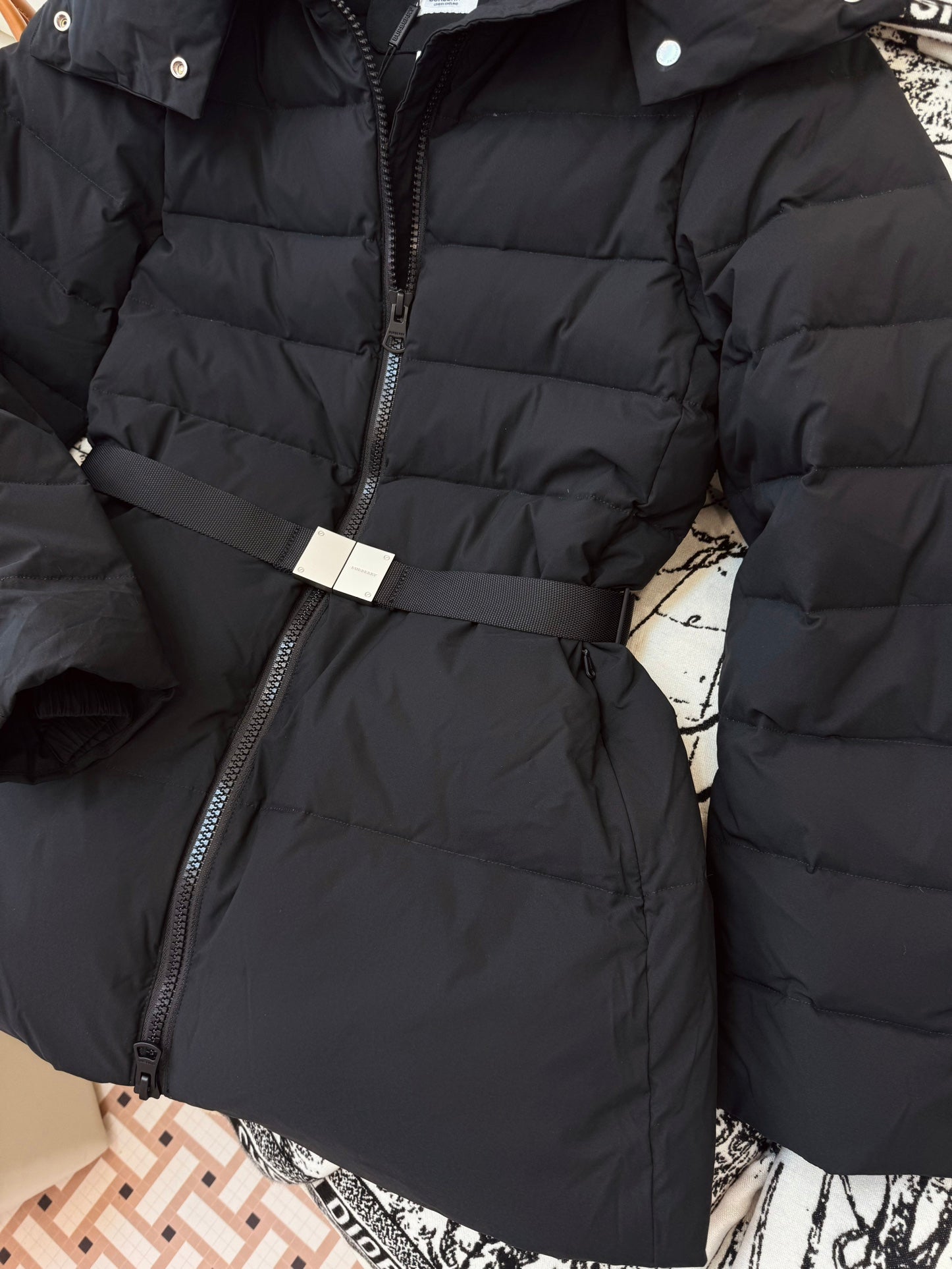 BURBERRY 25S MID-LENGTH DOWN COAT 171