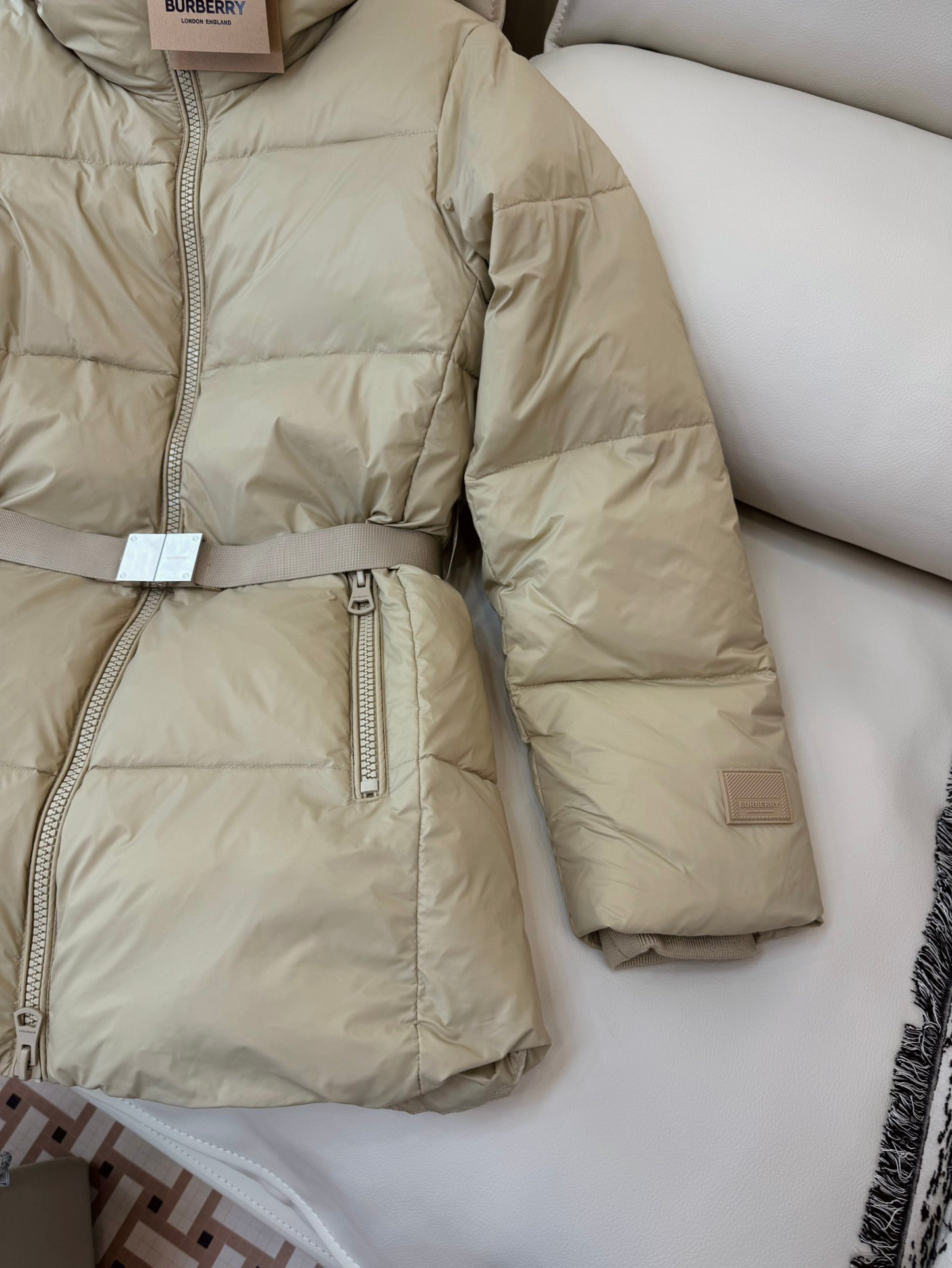 BURBERRY 25S DOWN JACKET 140
