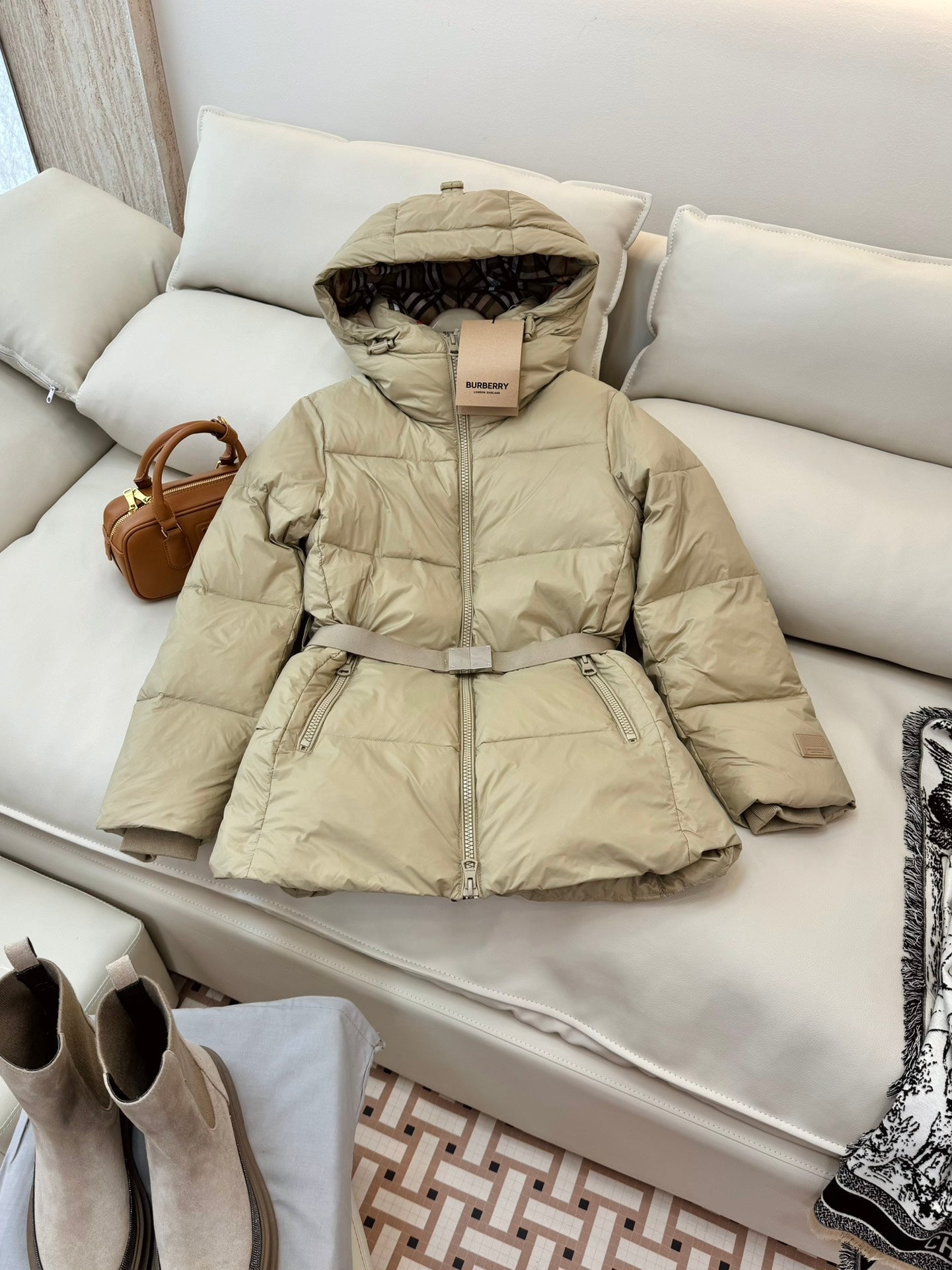 BURBERRY 25S DOWN JACKET 140