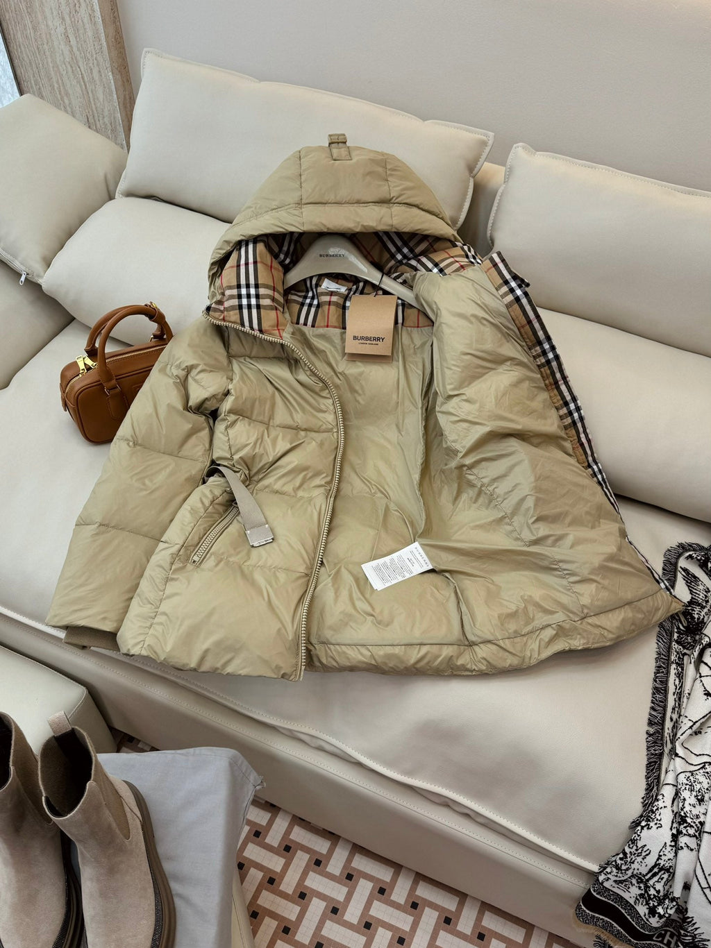 BURBERRY 25S DOWN JACKET 140