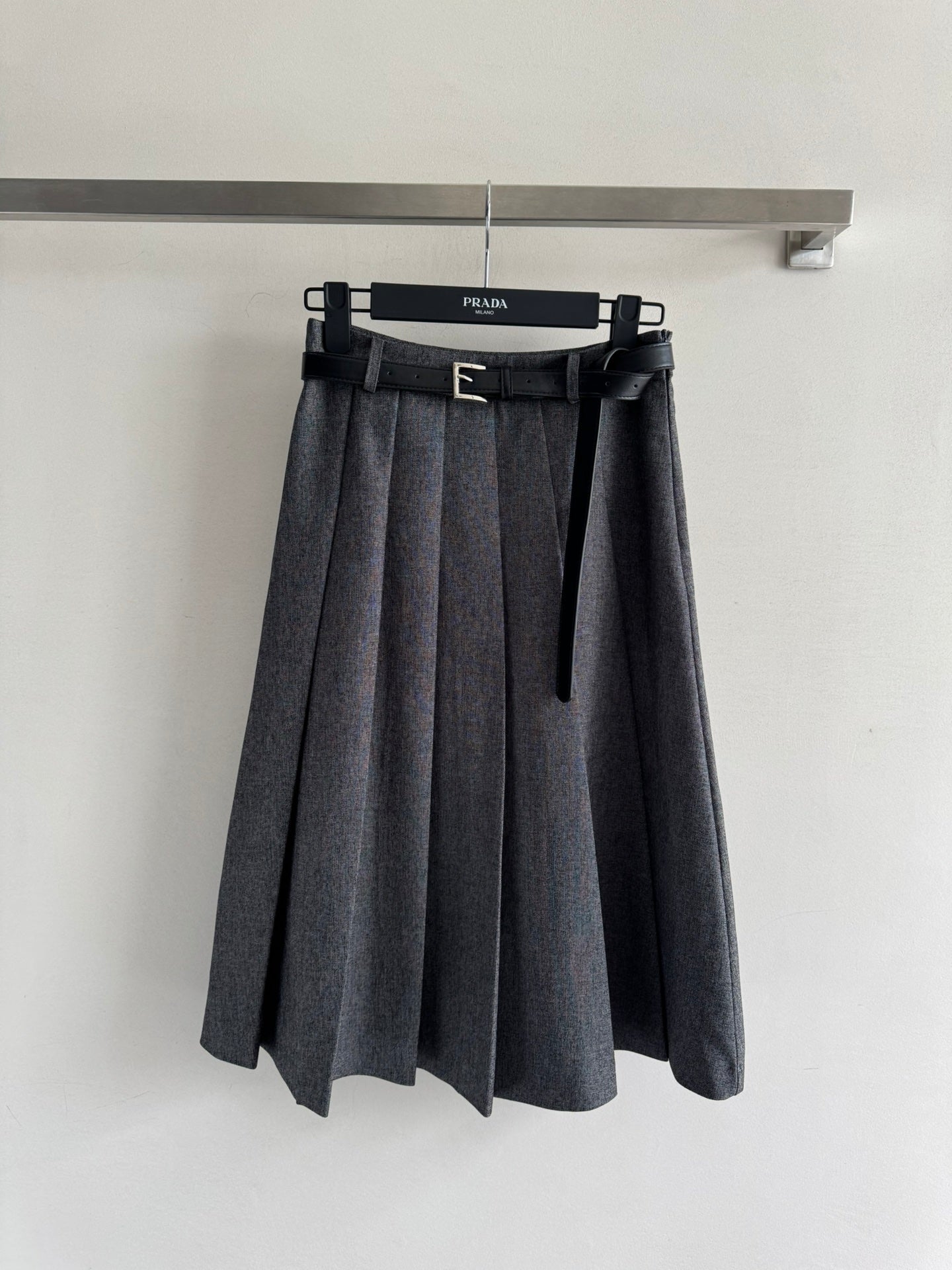 PRADA 26S PLEATED MIDI SKIRT 648