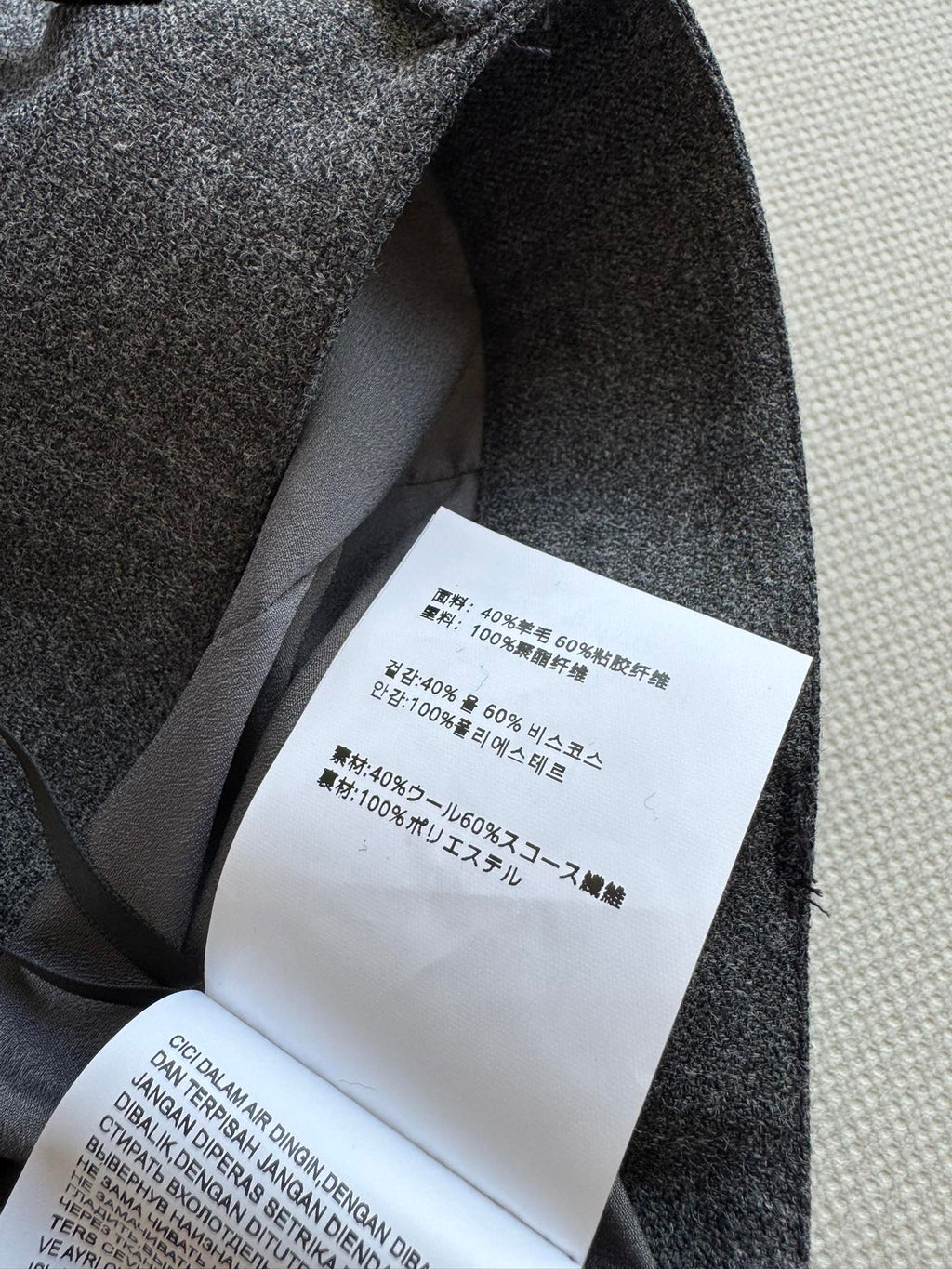 PRADA 26S SUIT 650