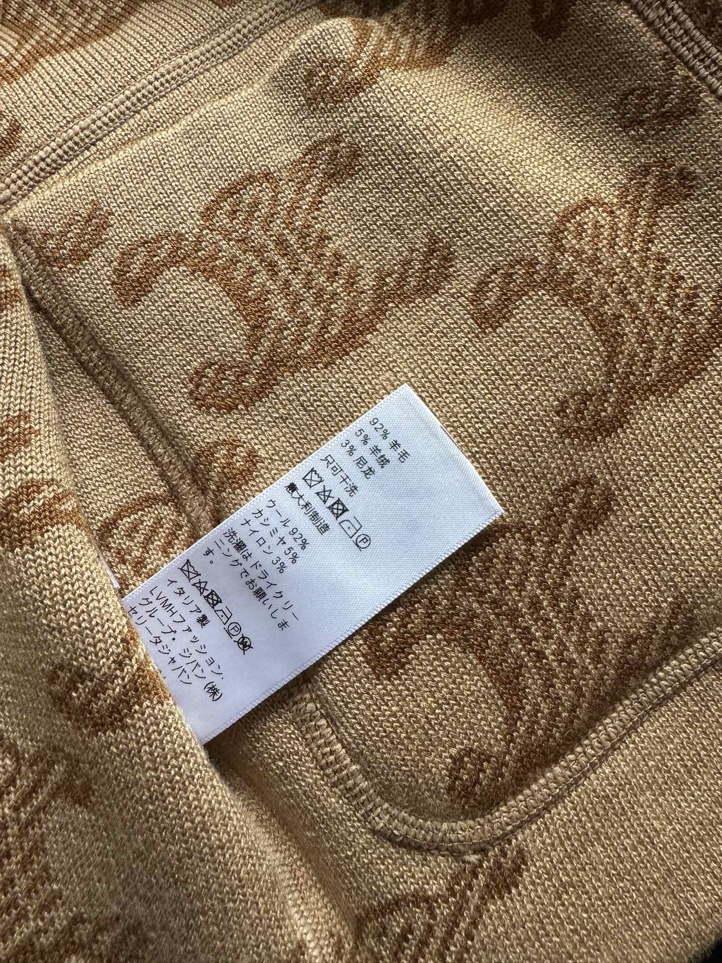 CELINE 26S CARDIGAN 808854