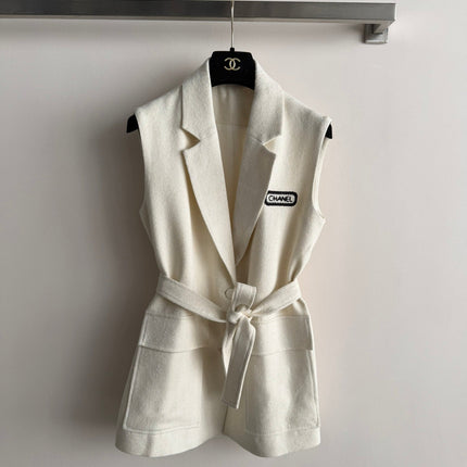 CHANEL 26S SLEEVELESS BLAZER 709