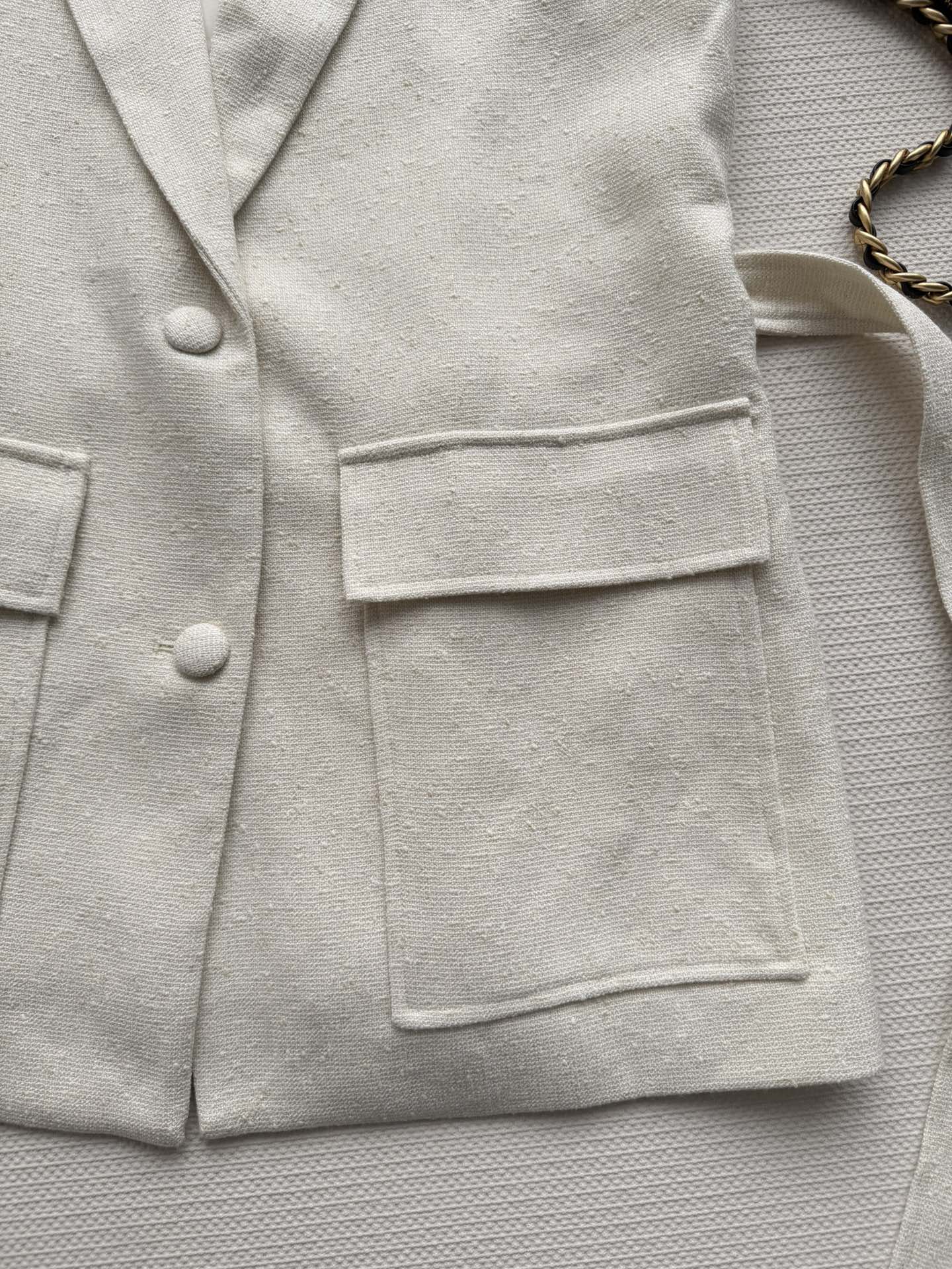 CHANEL 26S SLEEVELESS BLAZER 709