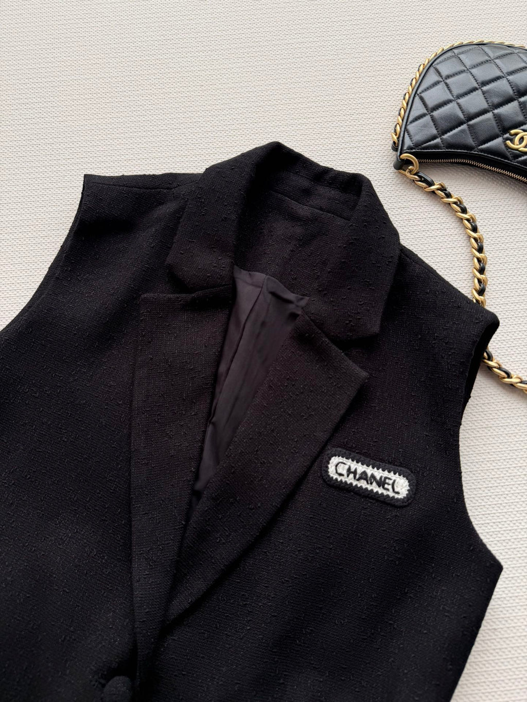 CHANEL 26S SLEEVELESS BLAZER 708