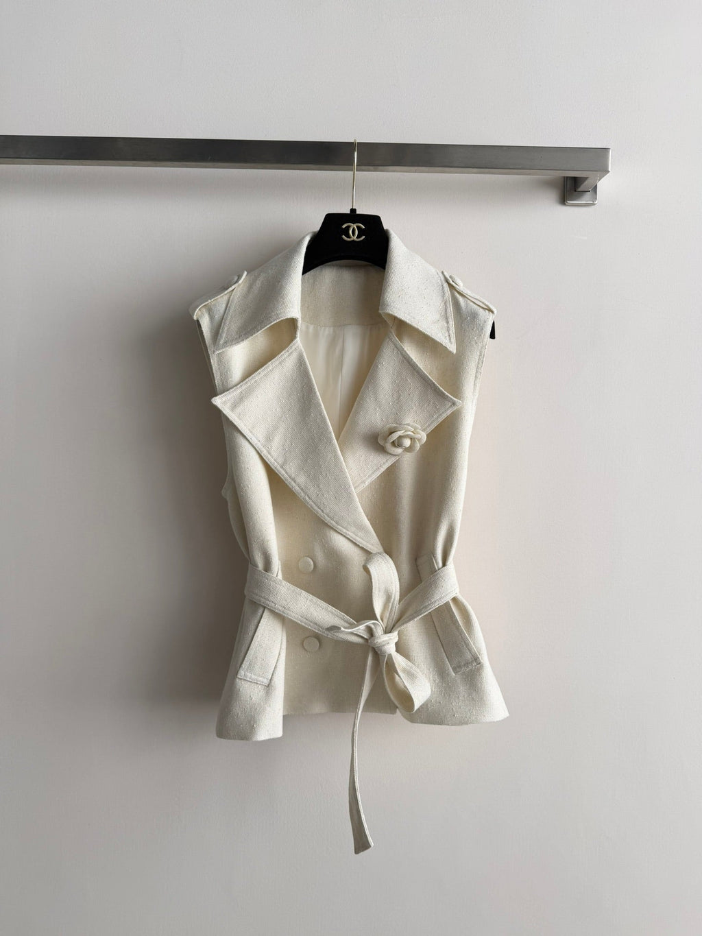 CHANEL 26S SLEEVELESS BLAZER 707