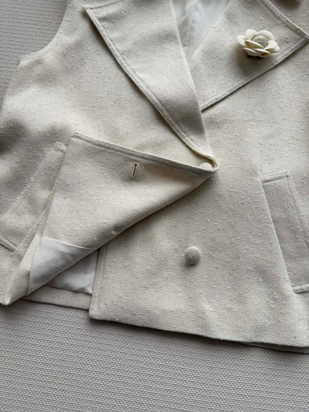 CHANEL 26S SLEEVELESS BLAZER 707