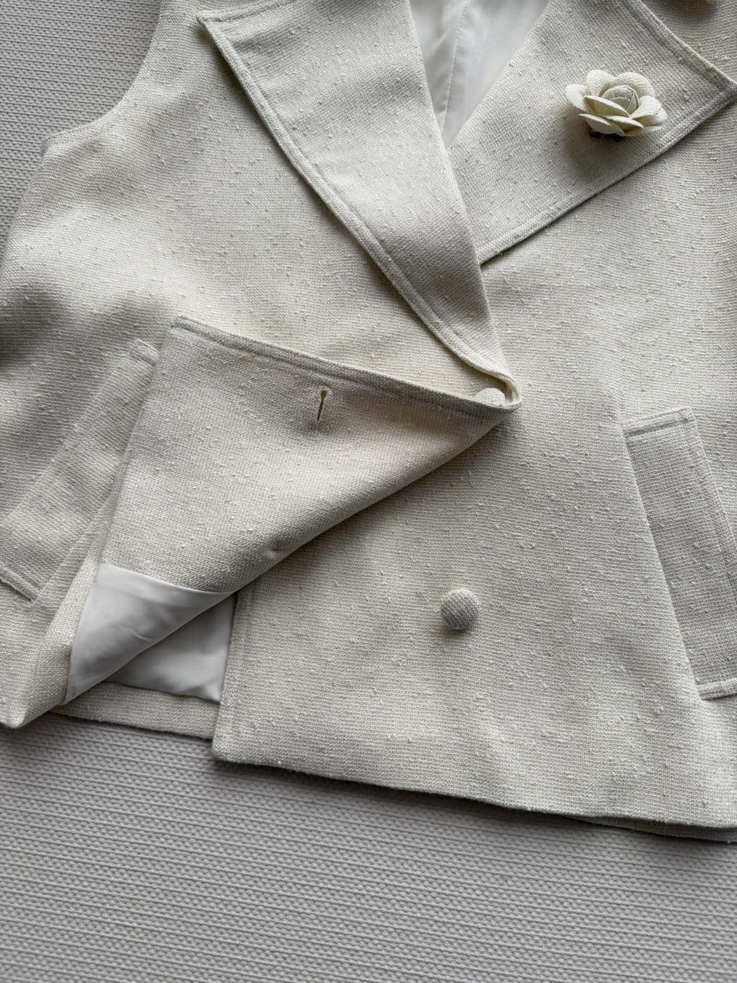 CHANEL 26S SLEEVELESS BLAZER 707