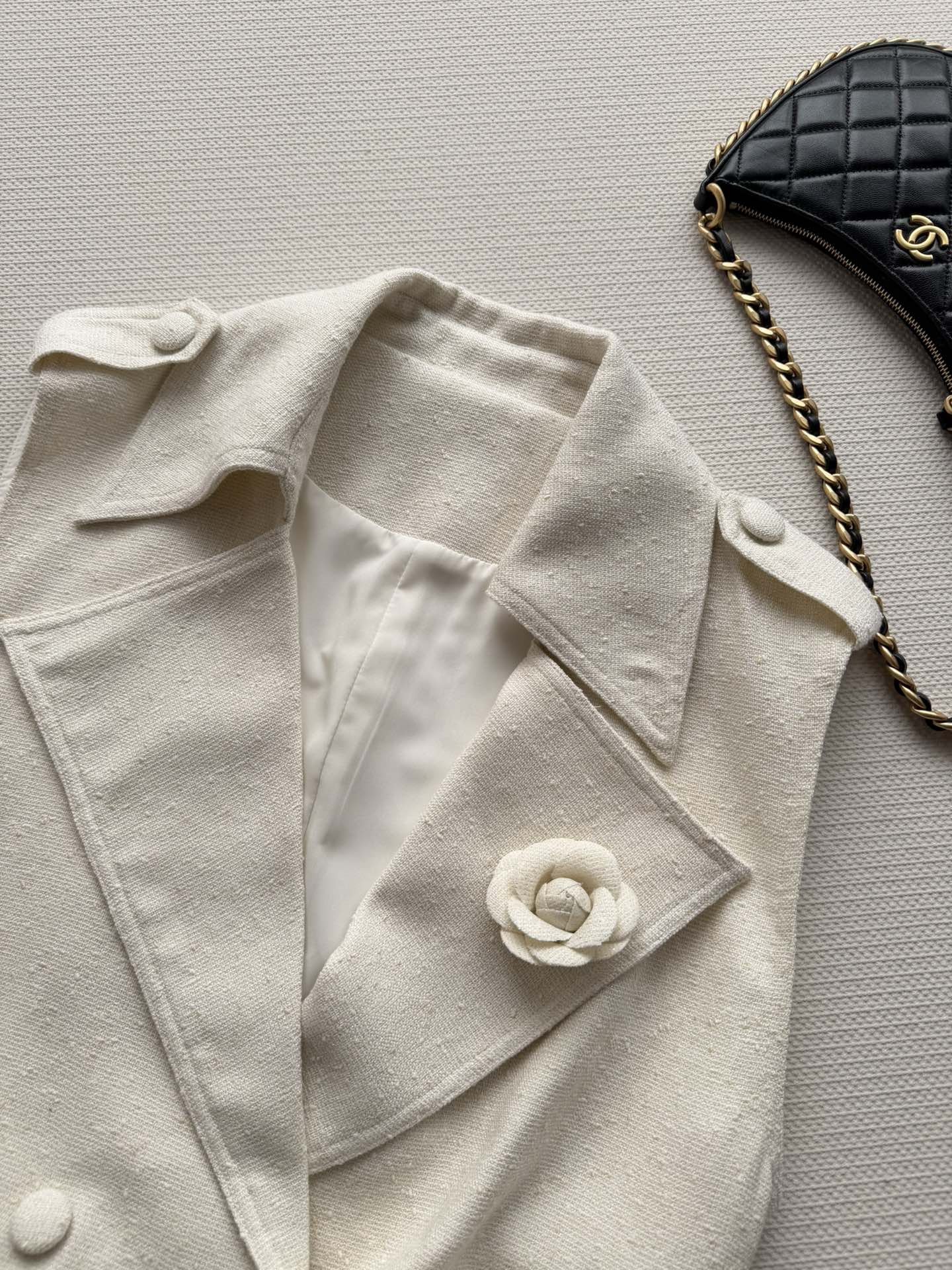 CHANEL 26S SLEEVELESS BLAZER 707