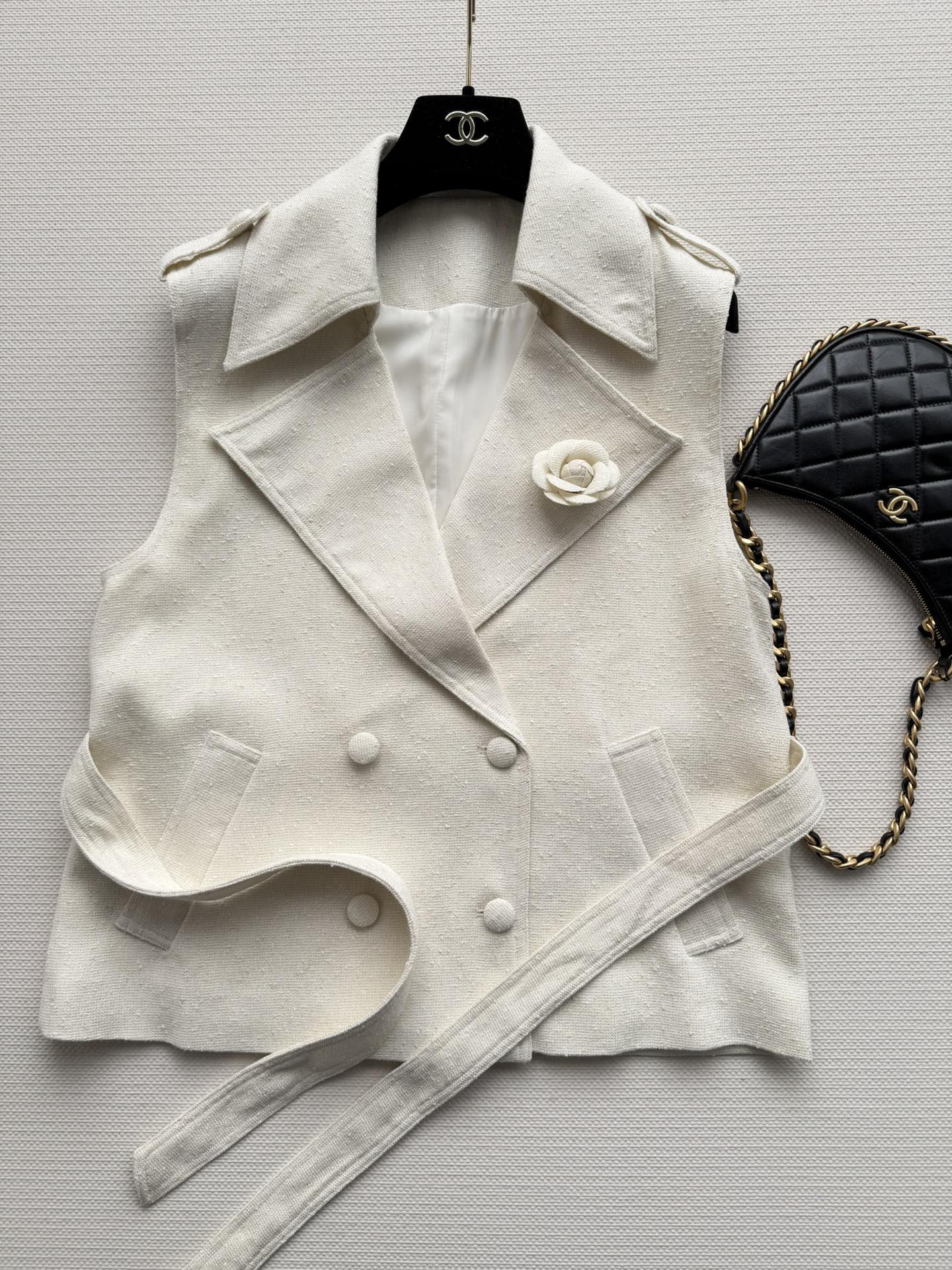 CHANEL 26S SLEEVELESS BLAZER 707