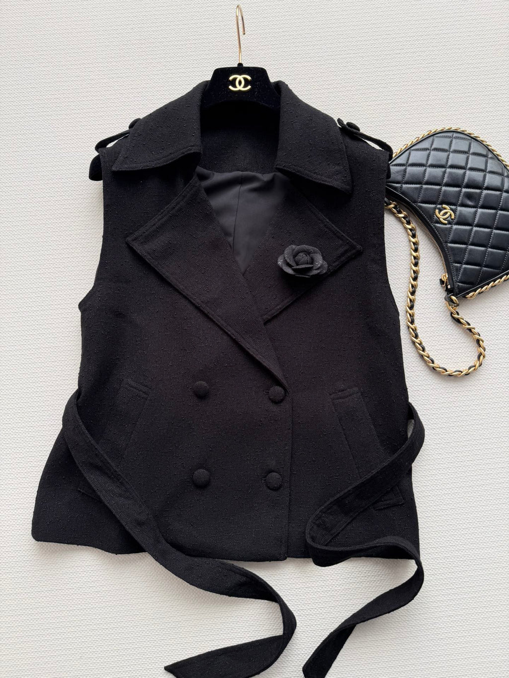 CHANEL 26S SLEEVELESS BLAZER 706
