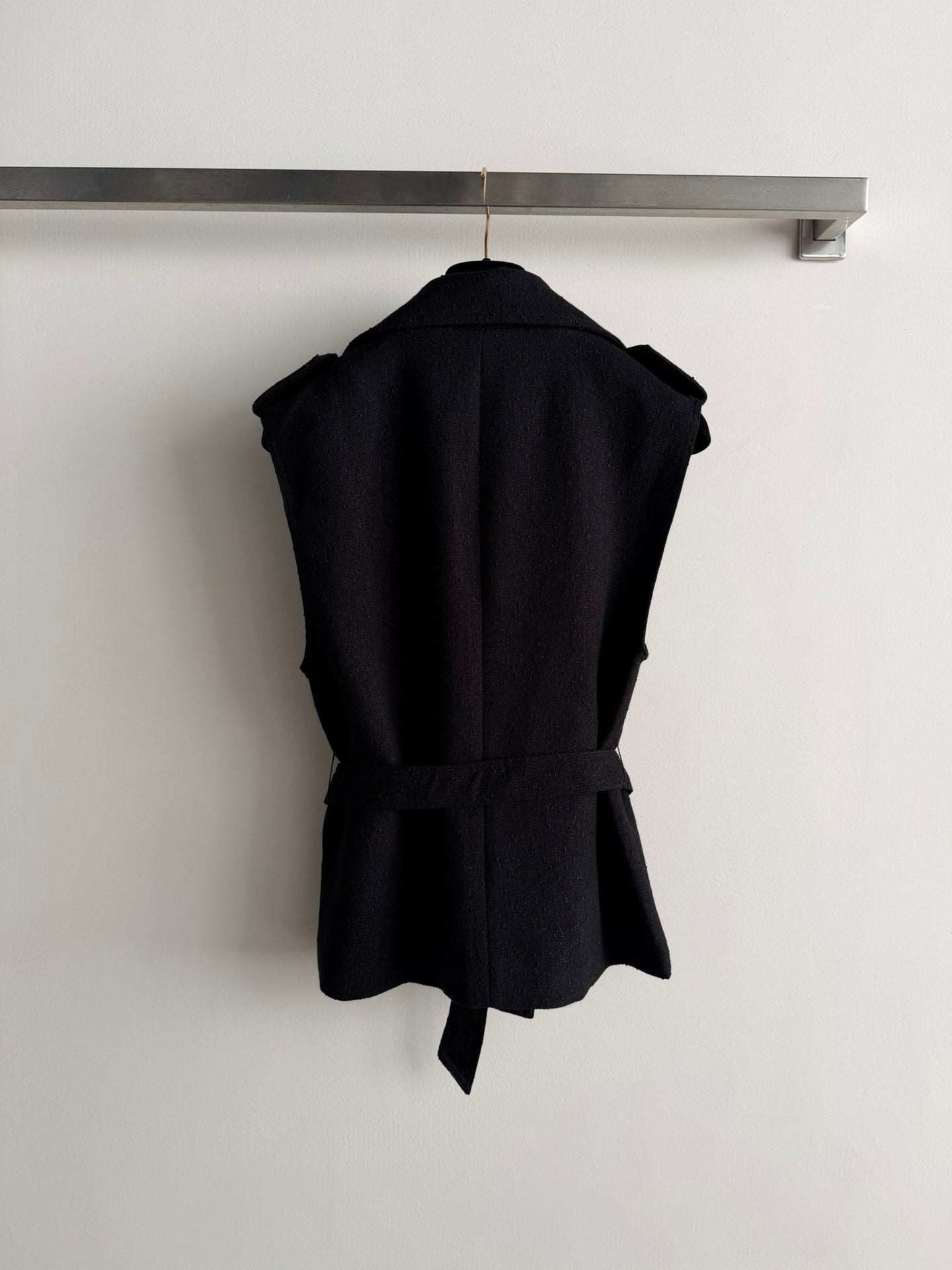 CHANEL 26S SLEEVELESS BLAZER 706