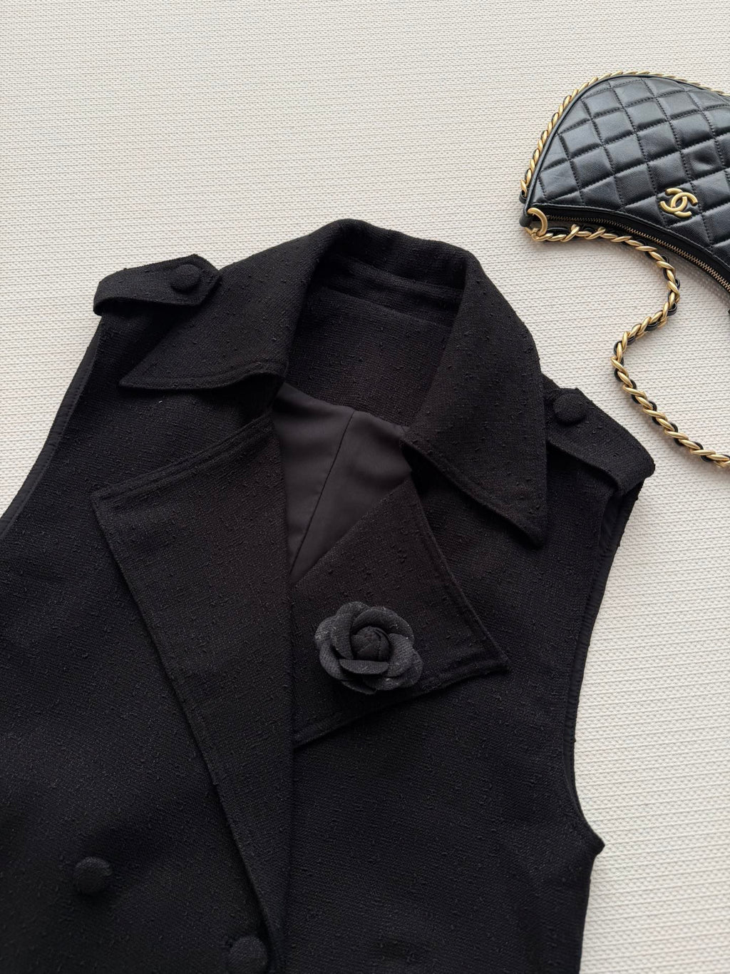 CHANEL 26S SLEEVELESS BLAZER 706