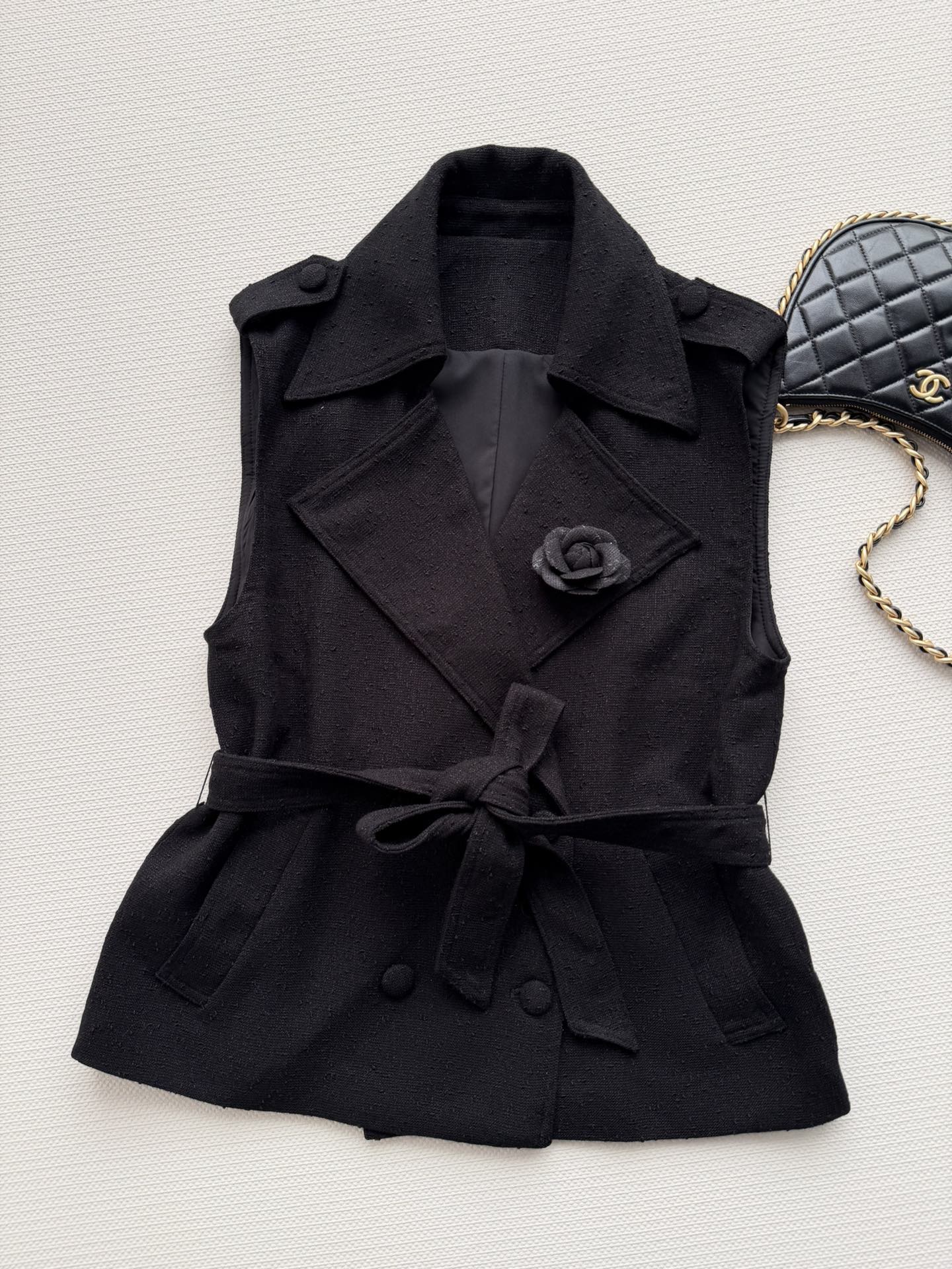 CHANEL 26S SLEEVELESS BLAZER 706